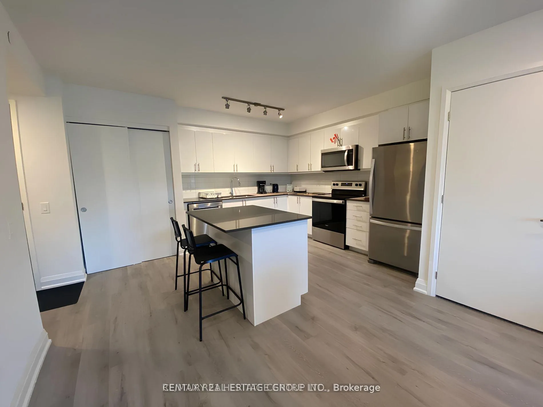 Photo 7 of Unit 611, 58 Lakeside Terrace, Barrie, Little Lake — HOMEH