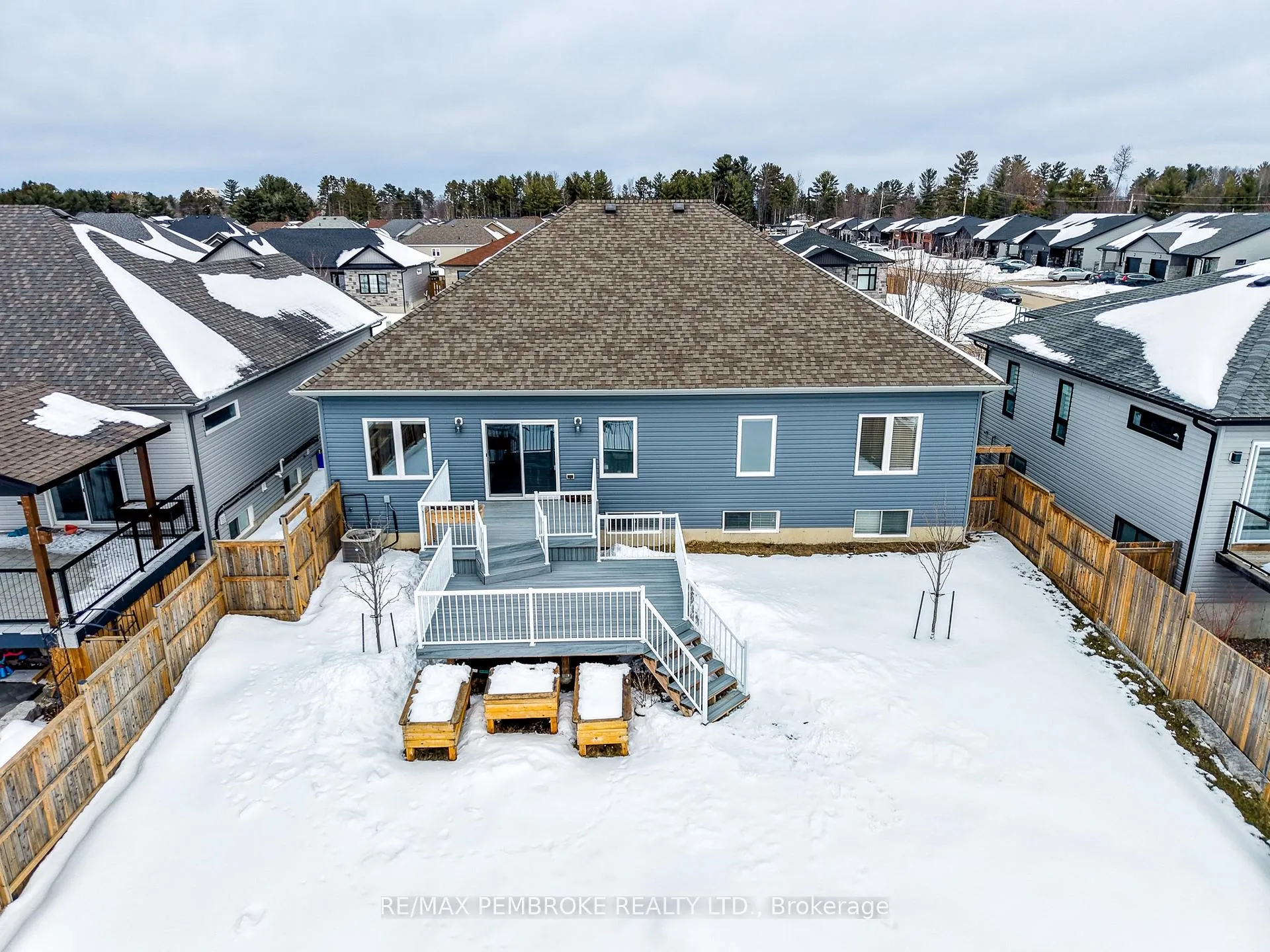 Photo 5 of 67 Noble Crescent, Petawawa — HOMEH
