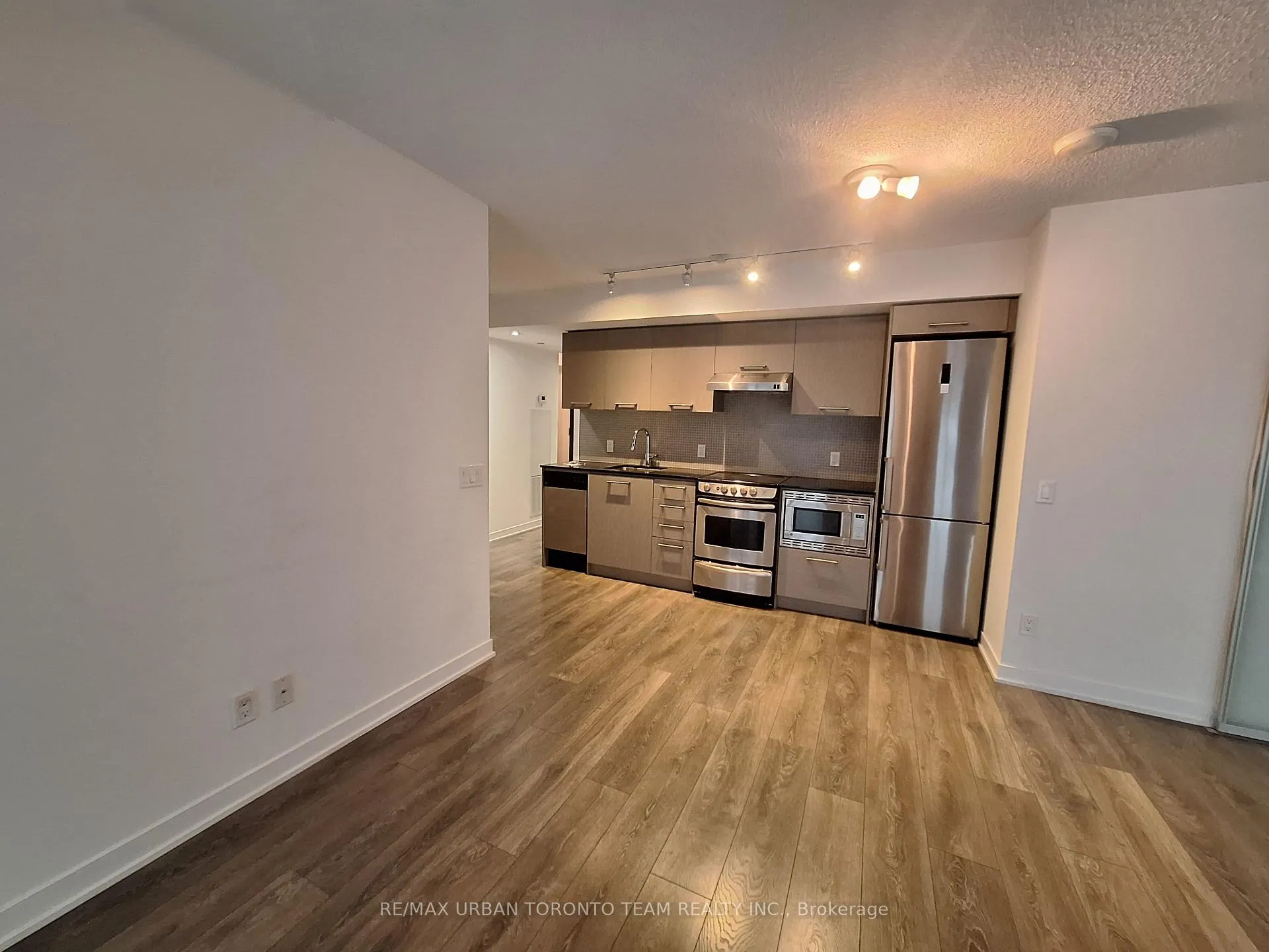 Photo 4 of Unit 817, 87 Peter Street, Toronto, Waterfront Communities — HOMEH