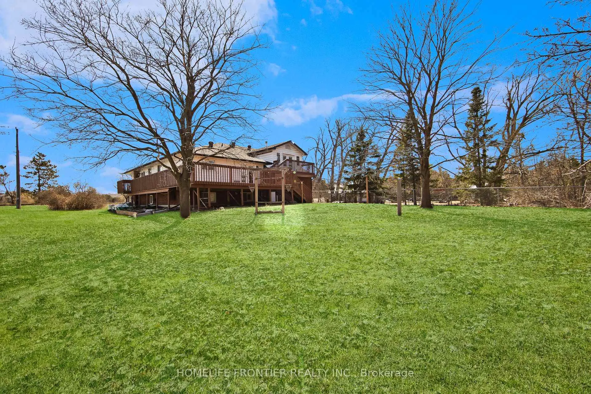 Photo 2 of 326 Little Avenue, Barrie, Painswick North — HOMEH