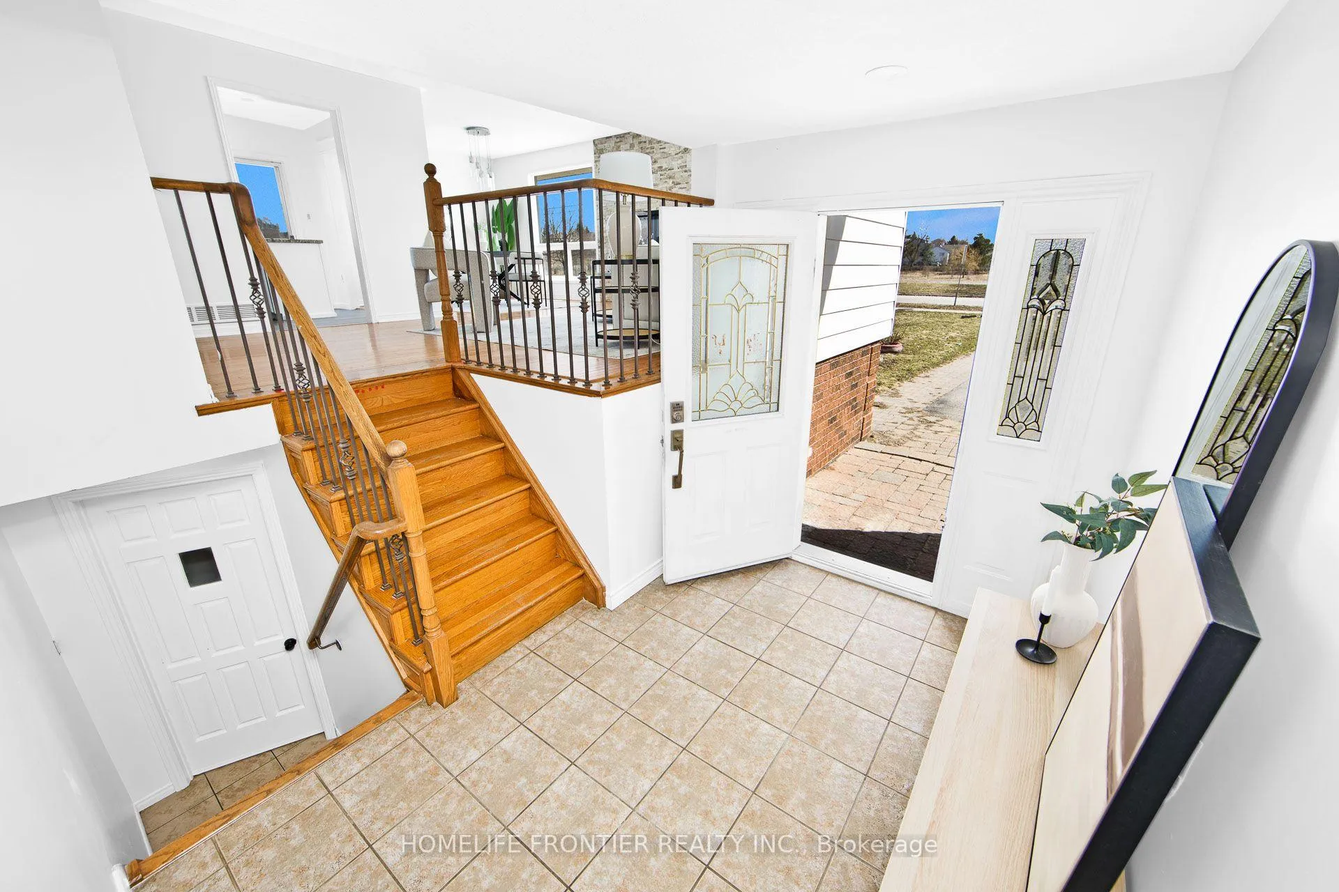 Photo 3 of 326 Little Avenue, Barrie, Painswick North — HOMEH