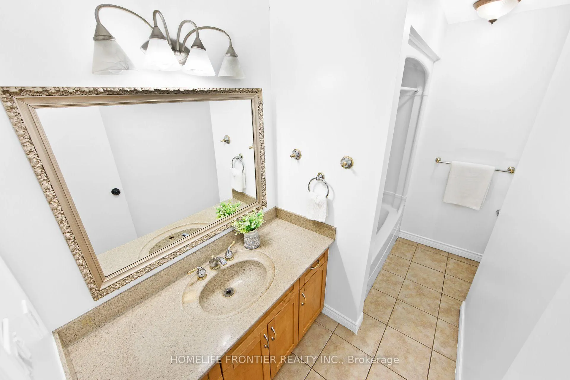 Photo 15 of 326 Little Avenue, Barrie, Painswick North — HOMEH