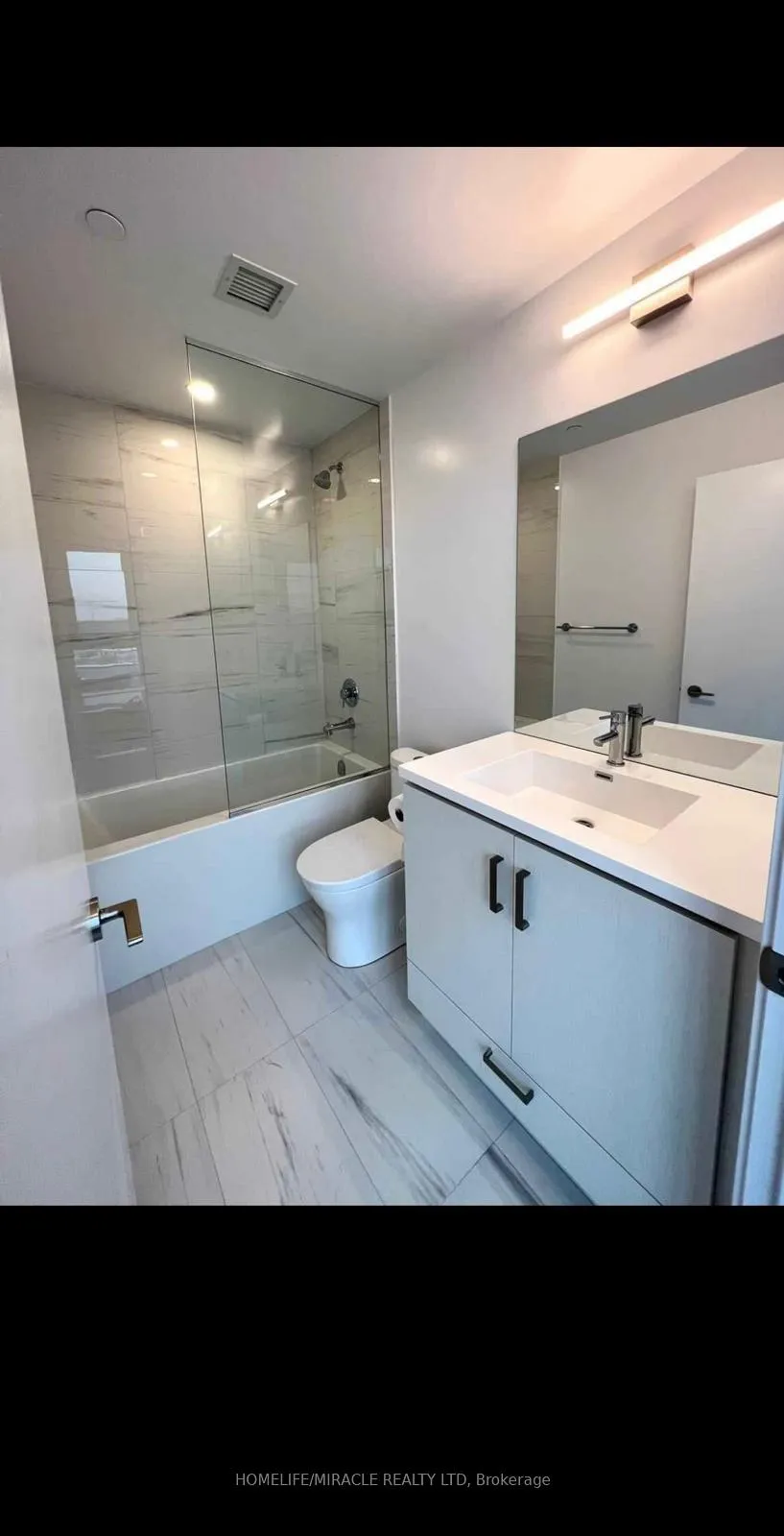 Photo 9 of Unit 1202, 38 Honeycrisp Crescent, Vaughan, Vaughan Corporate Centre — HOMEH