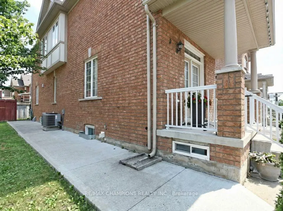 Photo 7 of 45 Iceberg Trail, Brampton, Sandringham-Wellington — HOMEH