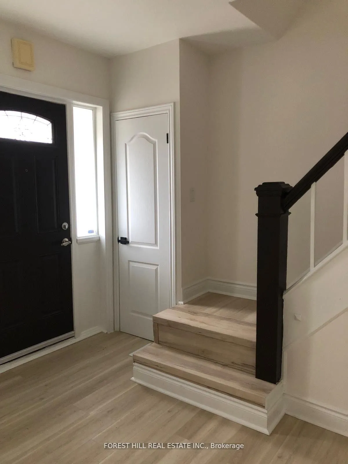Photo 2 of 14 Leith Place, Toronto, Bedford Park-Nortown — HOMEH