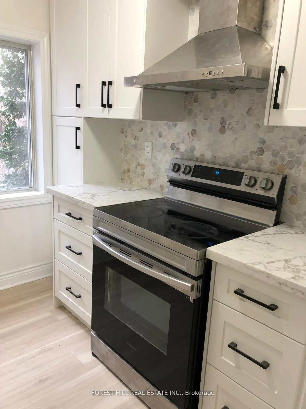 Photo 3 of 14 Leith Place, Toronto, Bedford Park-Nortown — HOMEH
