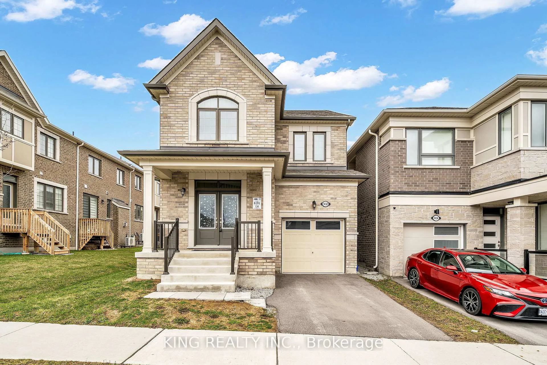 Photo 2 of 1432 Waterthrush Lane, Pickering, Rural Pickering — HOMEH