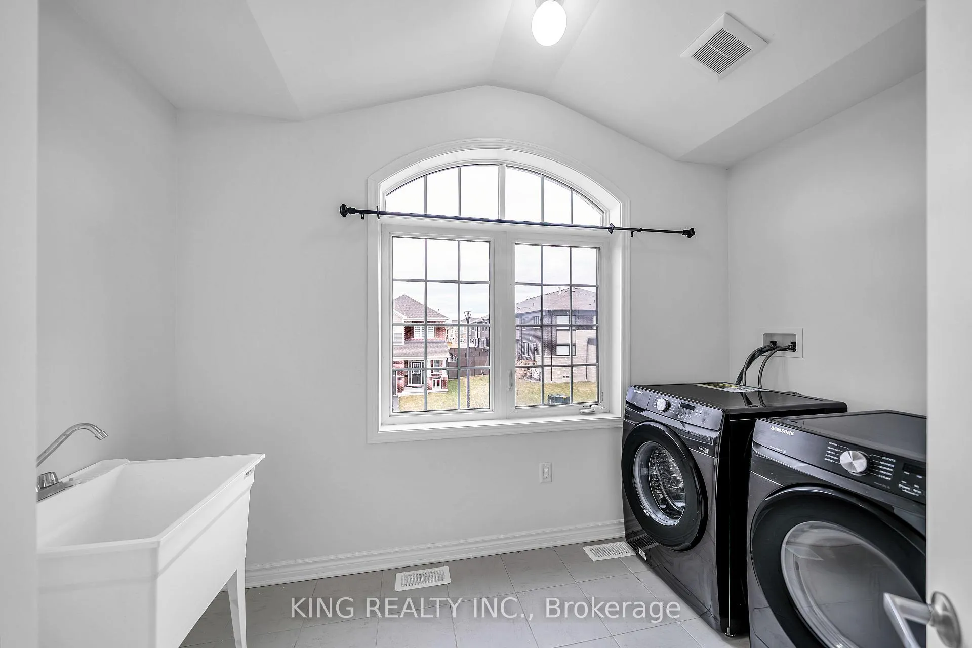 Photo 24 of 1432 Waterthrush Lane, Pickering, Rural Pickering — HOMEH