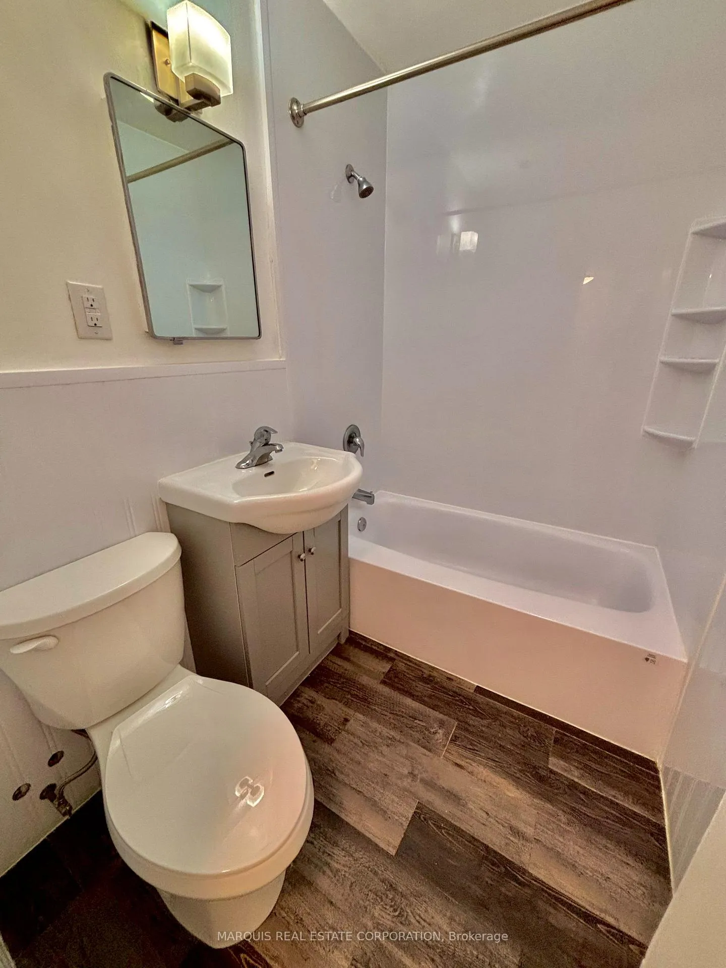 Photo 6 of Unit 202, 109 Beech Avenue, Toronto, The Beaches — HOMEH