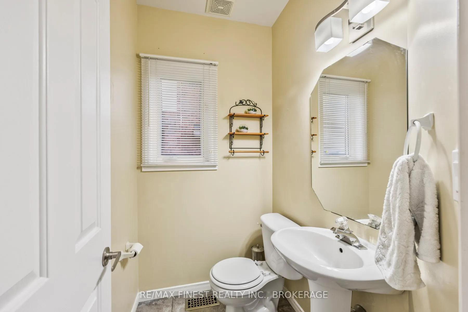 Photo 5 of 1281 Juniper Drive, Kingston, City Northwest — HOMEH