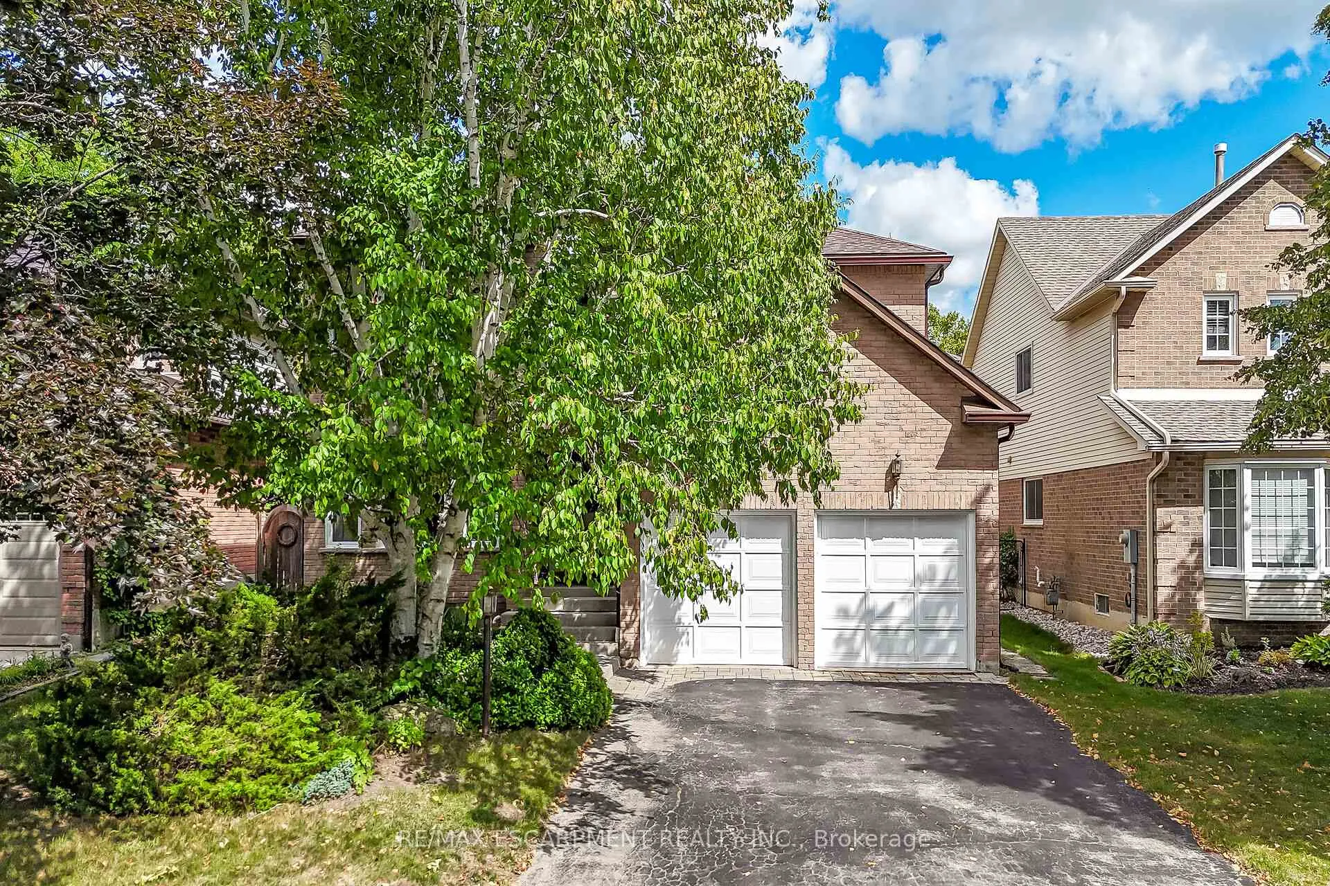 Photo 2 of 70 Golfview Crescent, Hamilton, Dundas — HOMEH