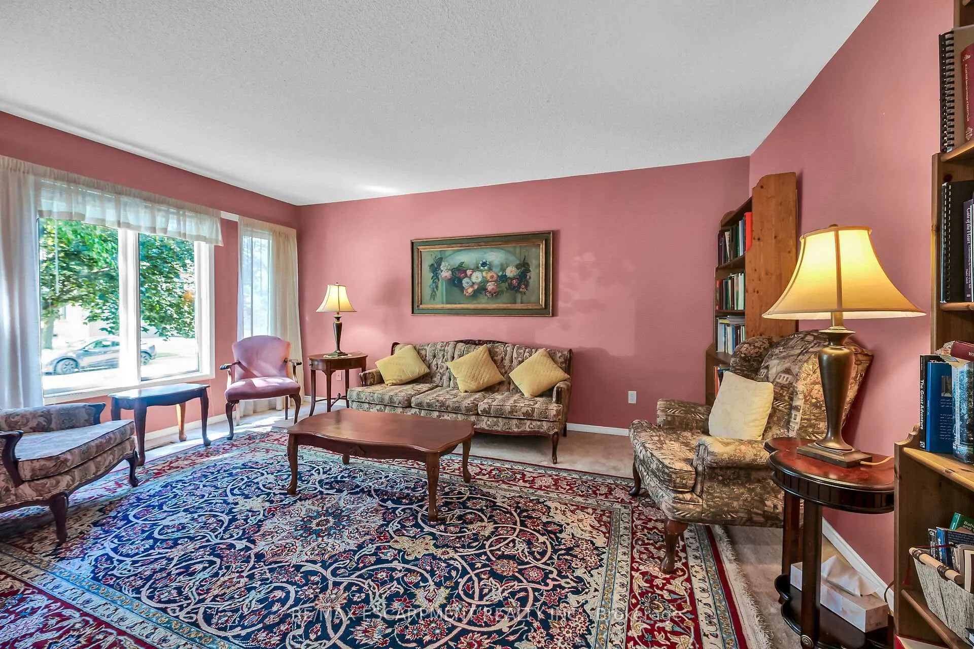 Photo 5 of 70 Golfview Crescent, Hamilton, Dundas — HOMEH
