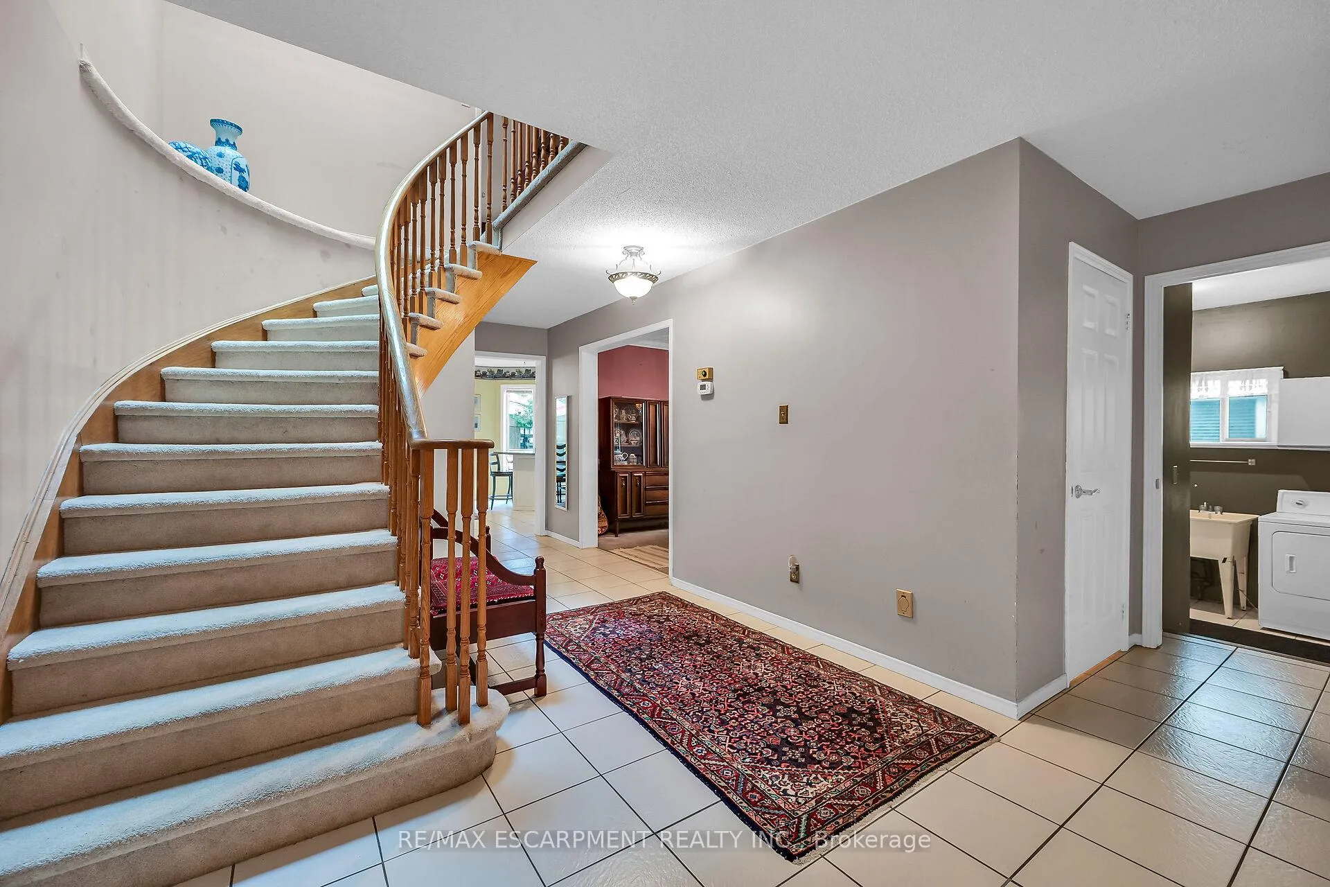 Photo 8 of 70 Golfview Crescent, Hamilton, Dundas — HOMEH
