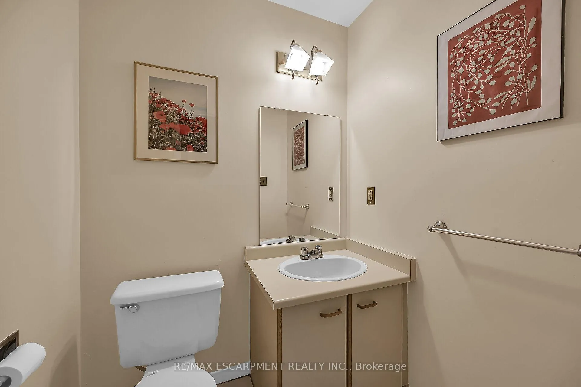 Photo 9 of 70 Golfview Crescent, Hamilton, Dundas — HOMEH