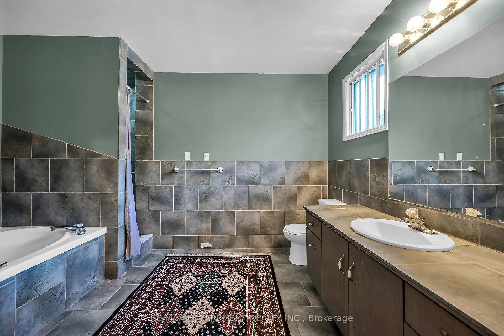Photo 26 of 70 Golfview Crescent, Hamilton, Dundas — HOMEH