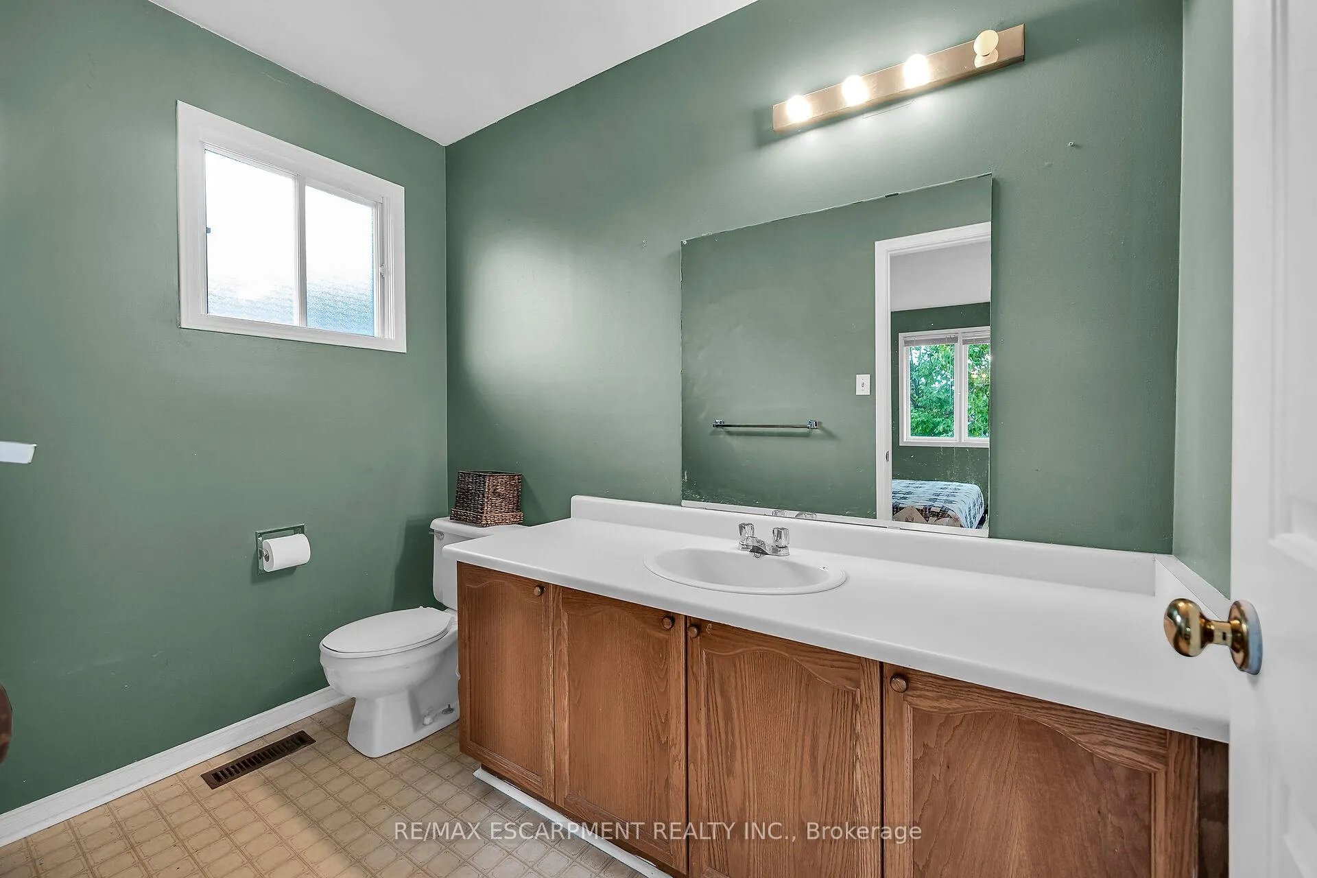 Photo 33 of 70 Golfview Crescent, Hamilton, Dundas — HOMEH