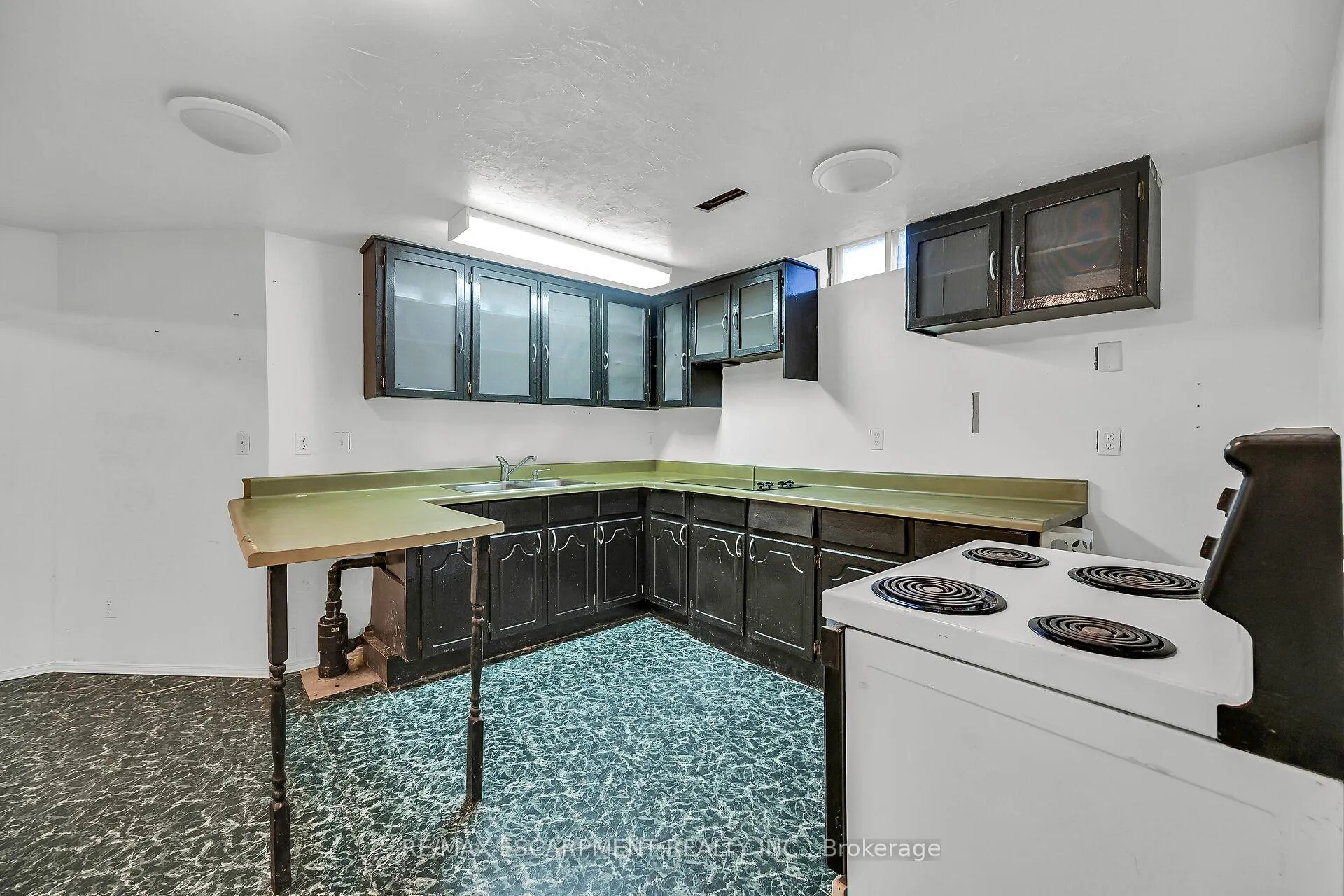 Photo 37 of 70 Golfview Crescent, Hamilton, Dundas — HOMEH