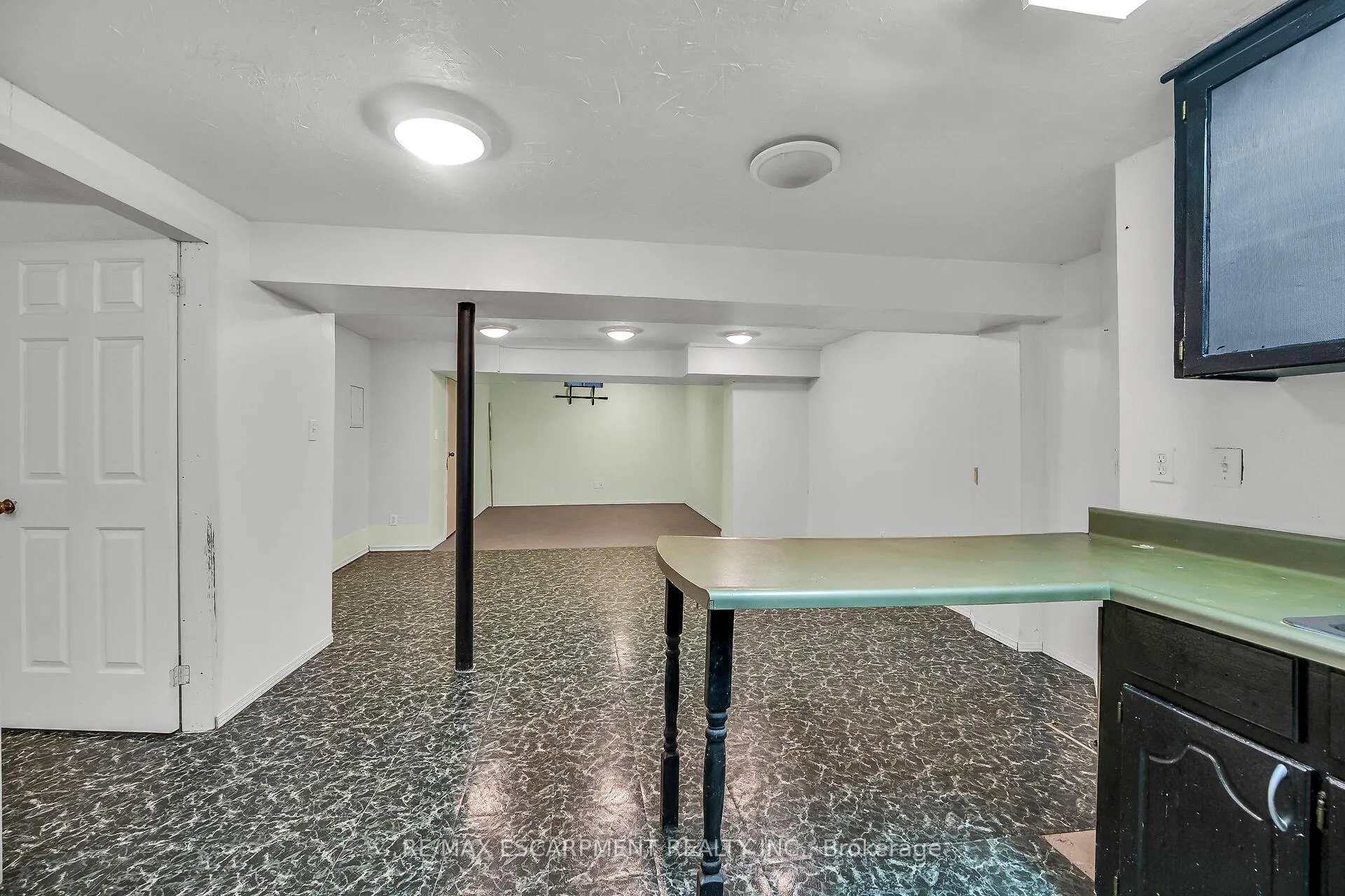 Photo 38 of 70 Golfview Crescent, Hamilton, Dundas — HOMEH
