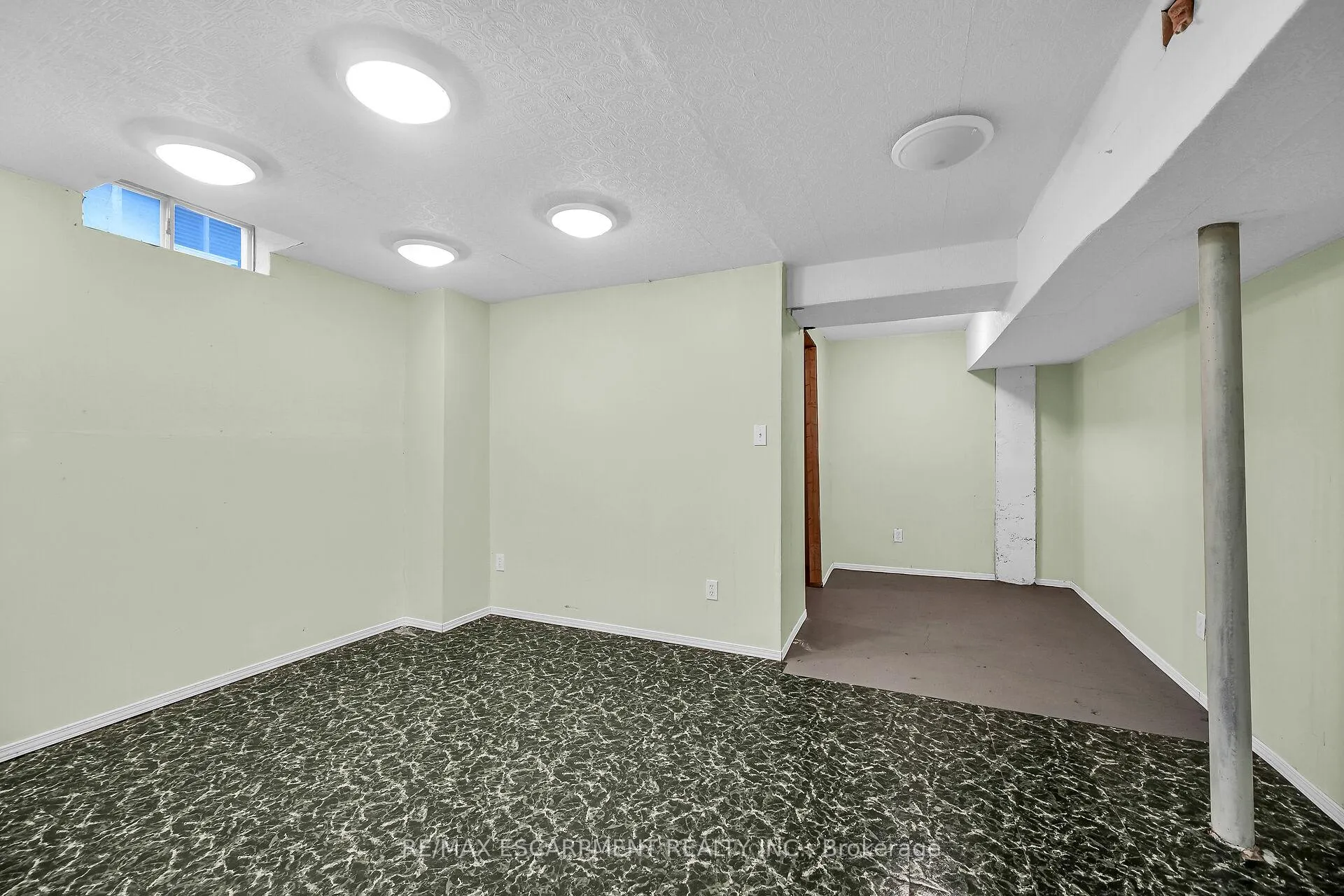 Photo 39 of 70 Golfview Crescent, Hamilton, Dundas — HOMEH