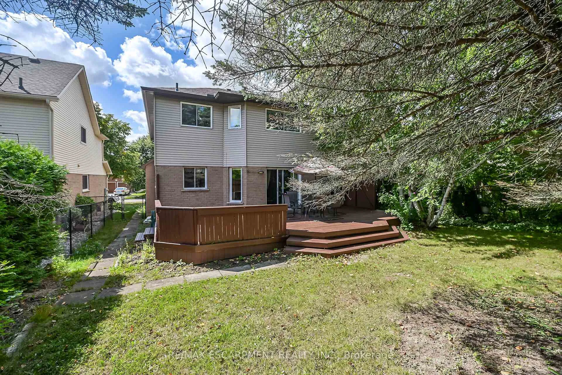 Photo 43 of 70 Golfview Crescent, Hamilton, Dundas — HOMEH