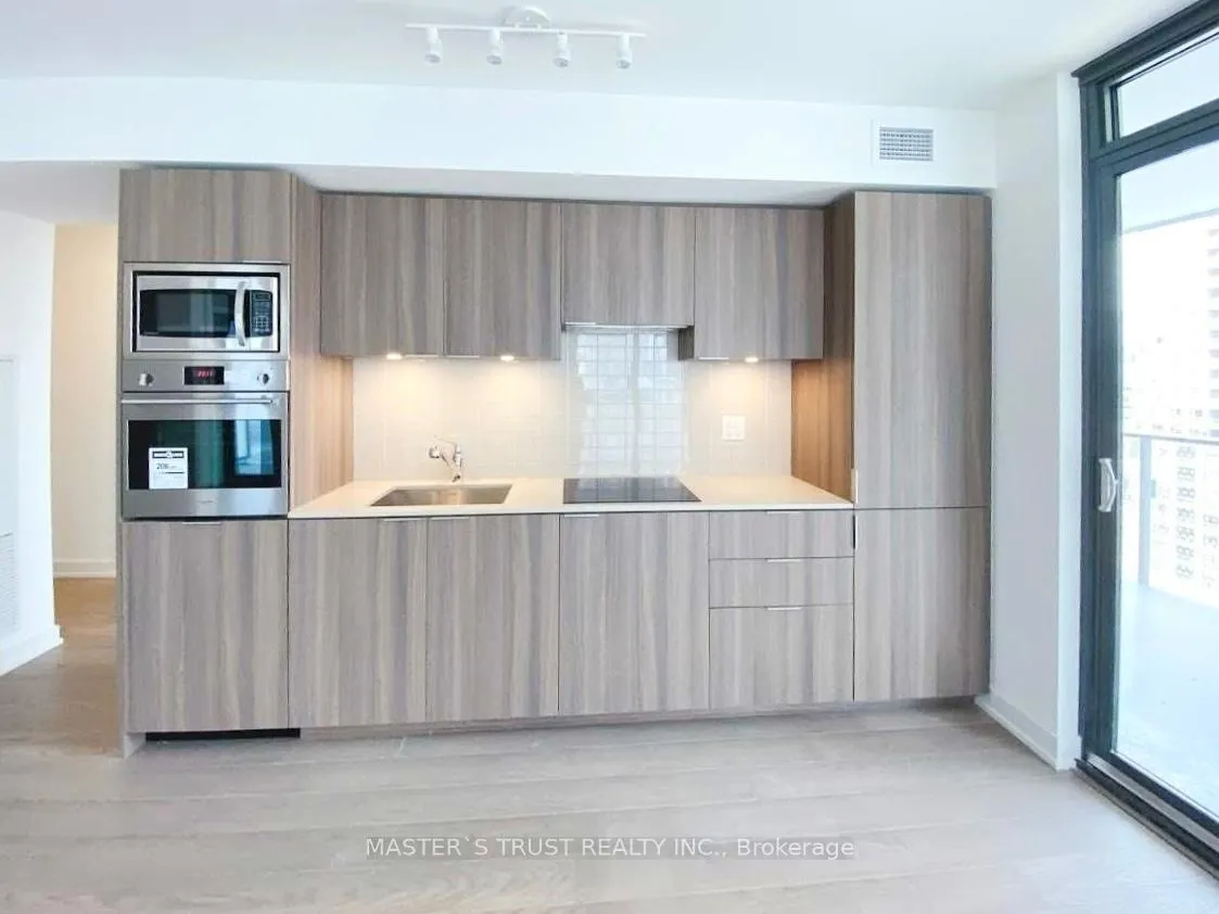 Photo 2 of Unit 808, 11 Wellesley Street W, Toronto, Bay Street Corridor — HOMEH