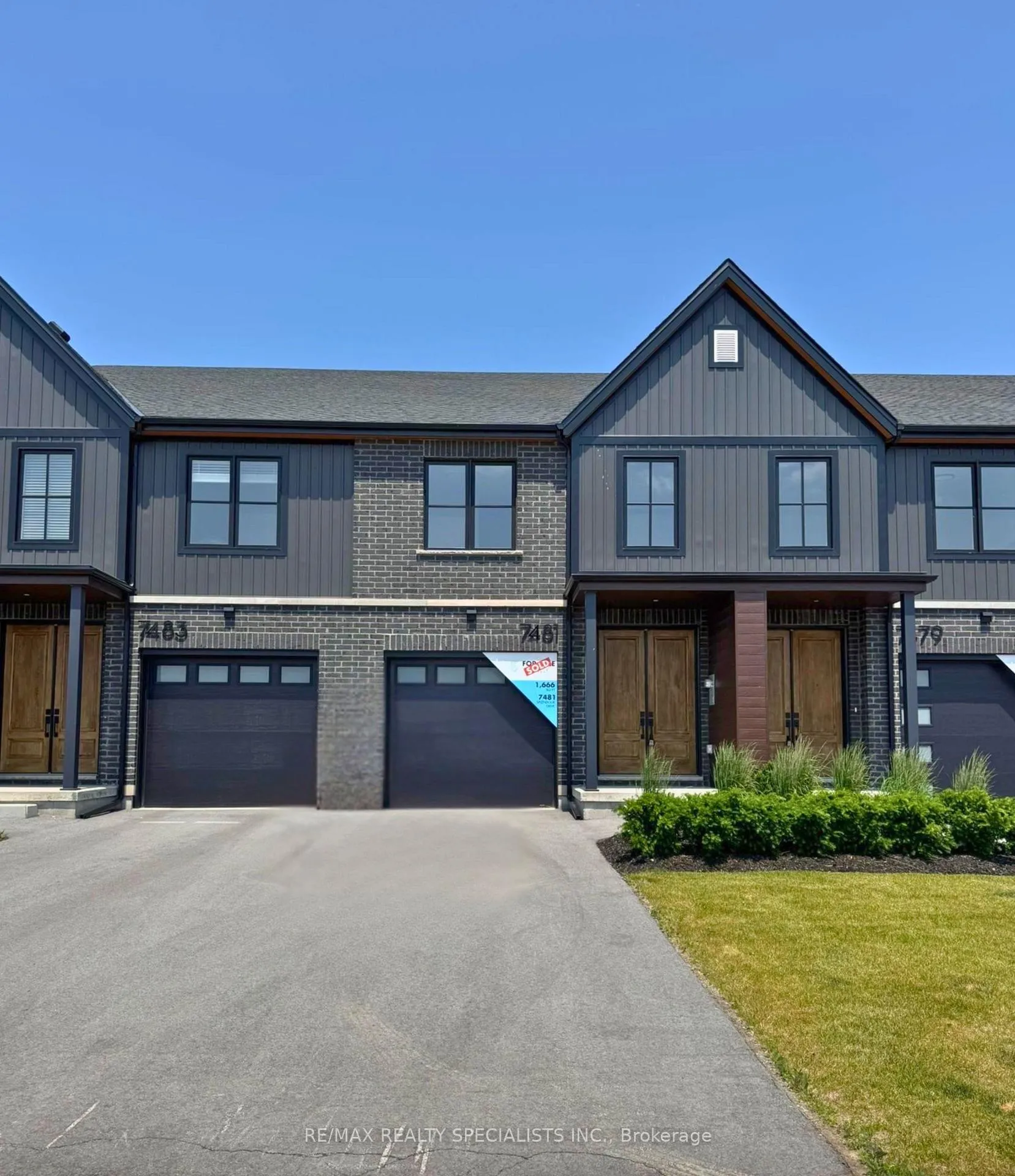 Photo 1 of 7481 Splendour Drive, Niagara Falls, Brown — HOMEH