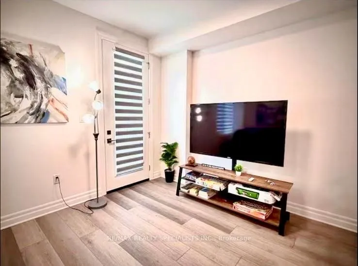 Photo 6 of 7481 Splendour Drive, Niagara Falls, Brown — HOMEH