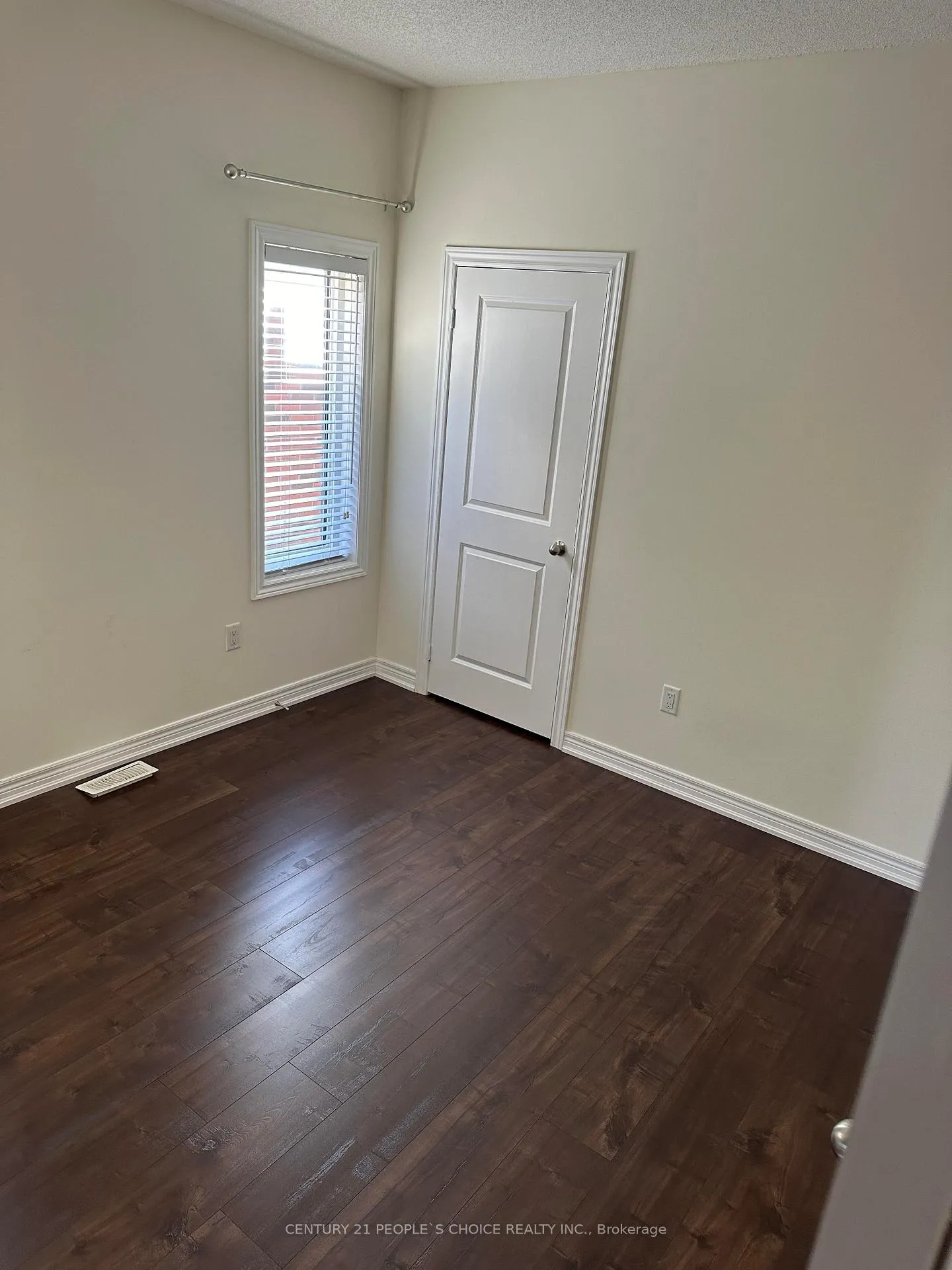 Photo 6 of 206 Fruitvale Circle, Brampton, Northwest Brampton — HOMEH