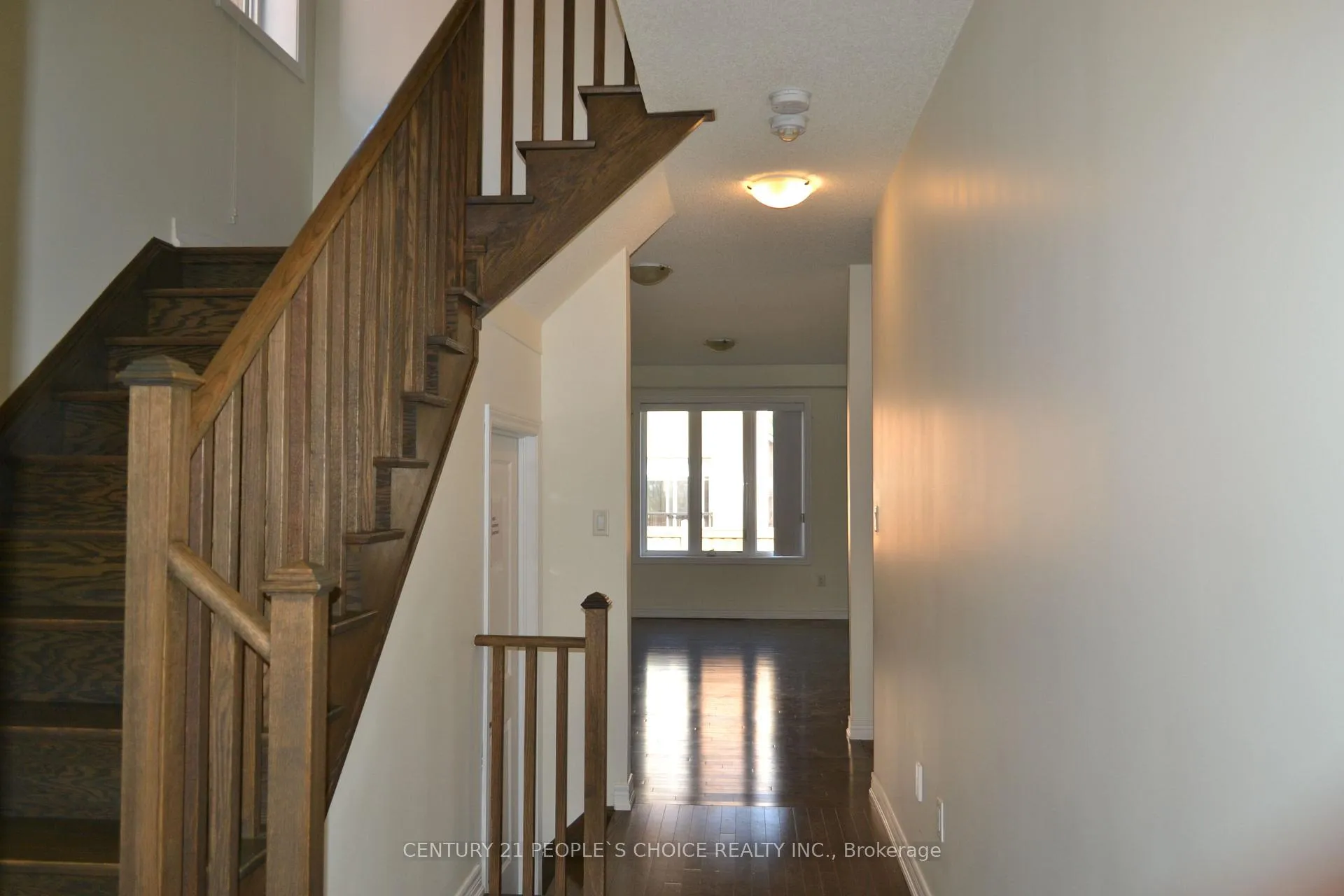 Photo 7 of 206 Fruitvale Circle, Brampton, Northwest Brampton — HOMEH