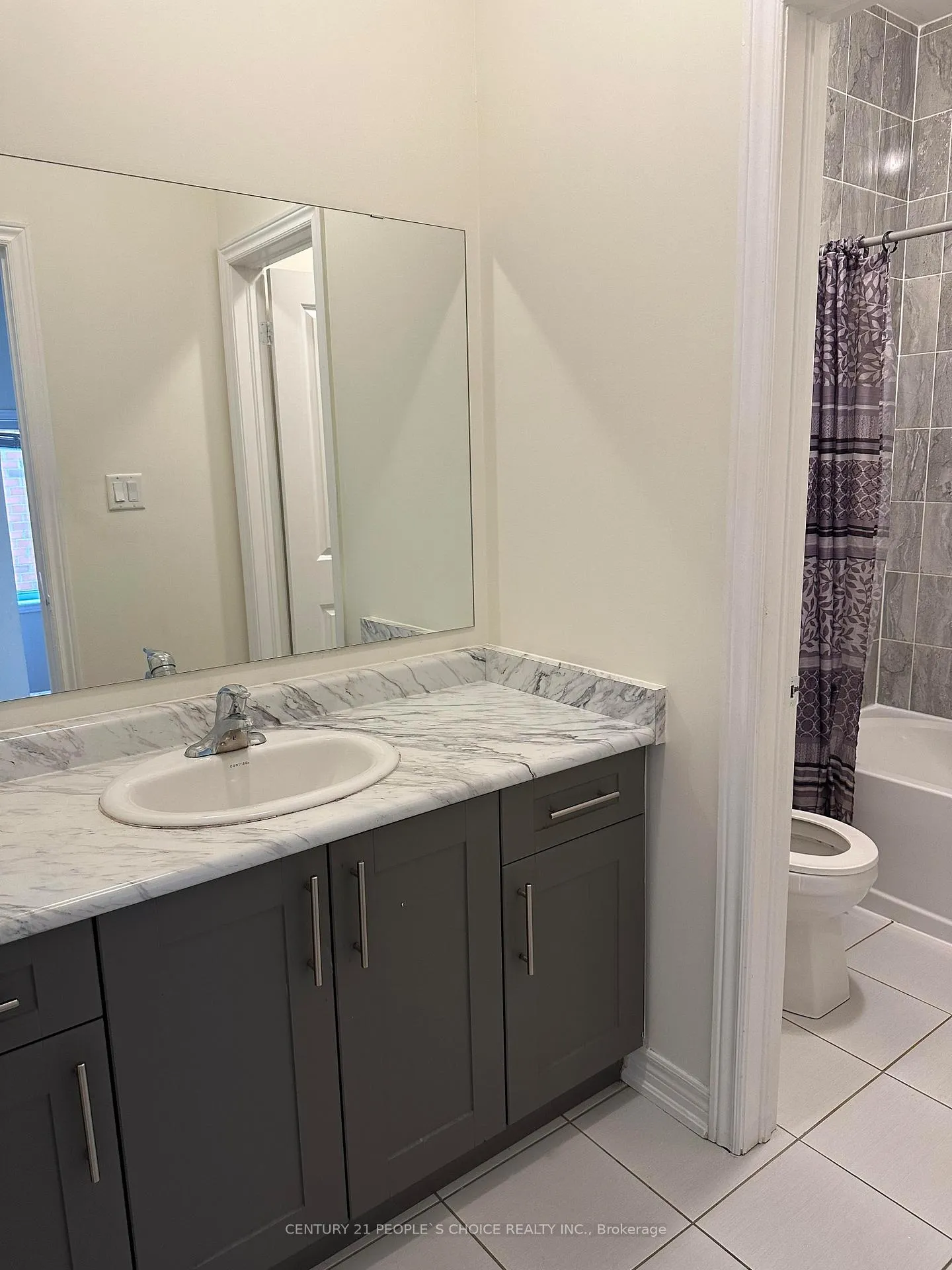 Photo 11 of 206 Fruitvale Circle, Brampton, Northwest Brampton — HOMEH