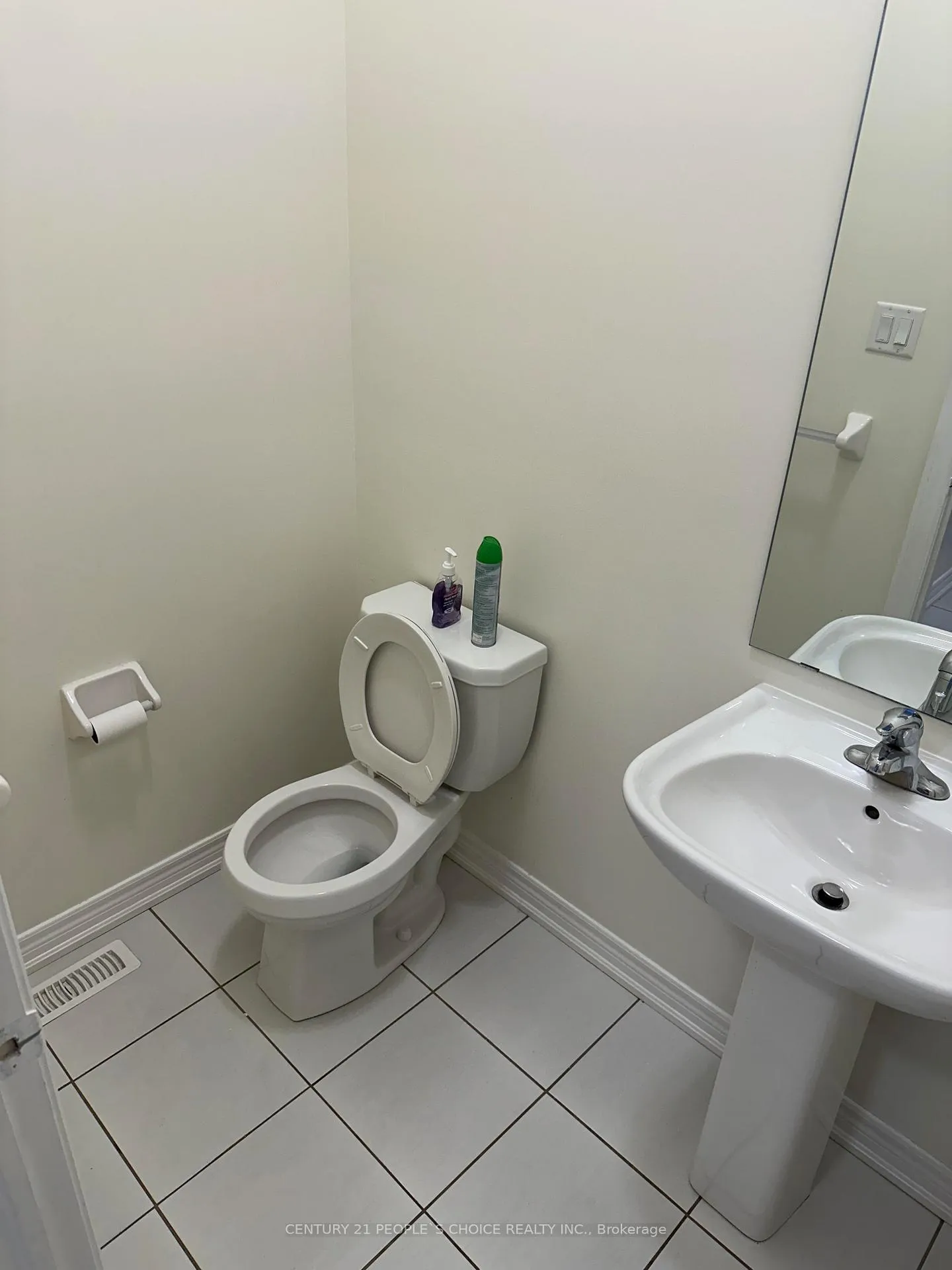 Photo 12 of 206 Fruitvale Circle, Brampton, Northwest Brampton — HOMEH
