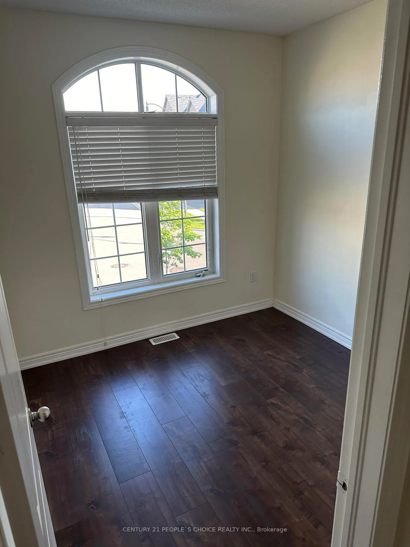 Photo 13 of 206 Fruitvale Circle, Brampton, Northwest Brampton — HOMEH