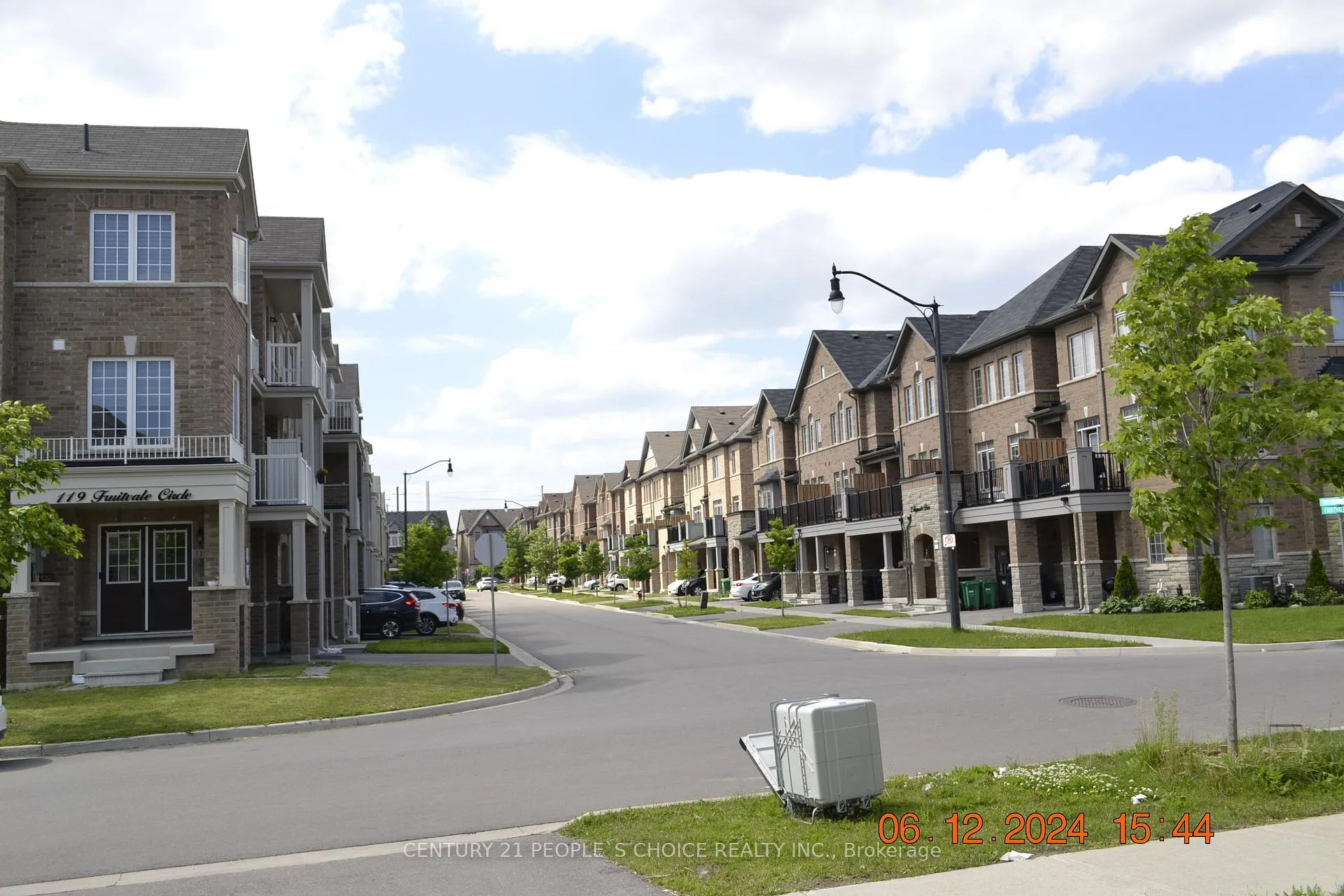 Photo 14 of 206 Fruitvale Circle, Brampton, Northwest Brampton — HOMEH