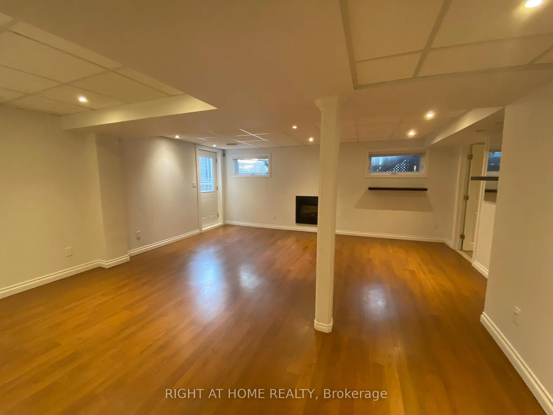 Photo 3 of Unit Basement, 290 Greenock Drive, Vaughan, Maple — HOMEH