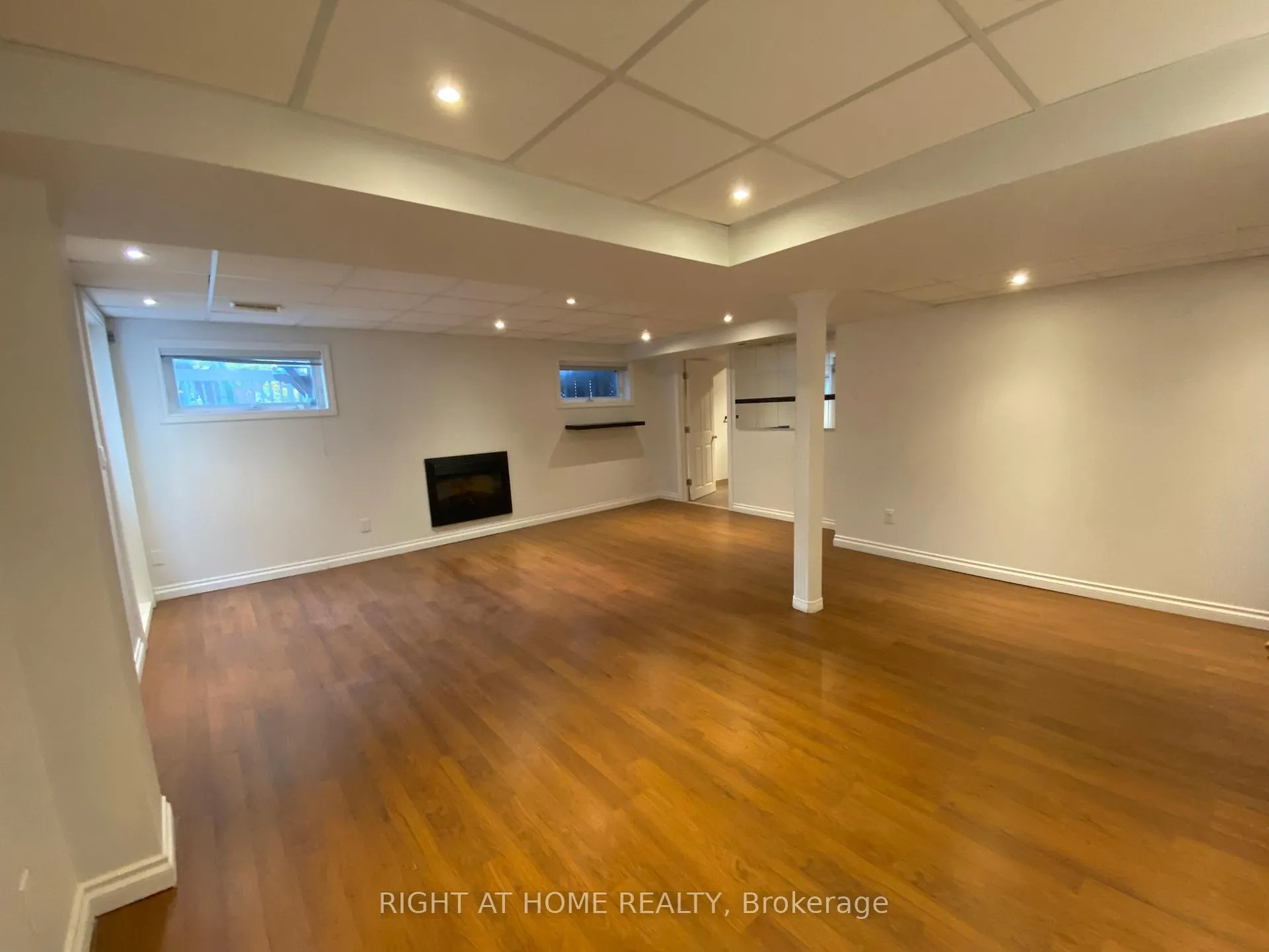 Photo 4 of Unit Basement, 290 Greenock Drive, Vaughan, Maple — HOMEH