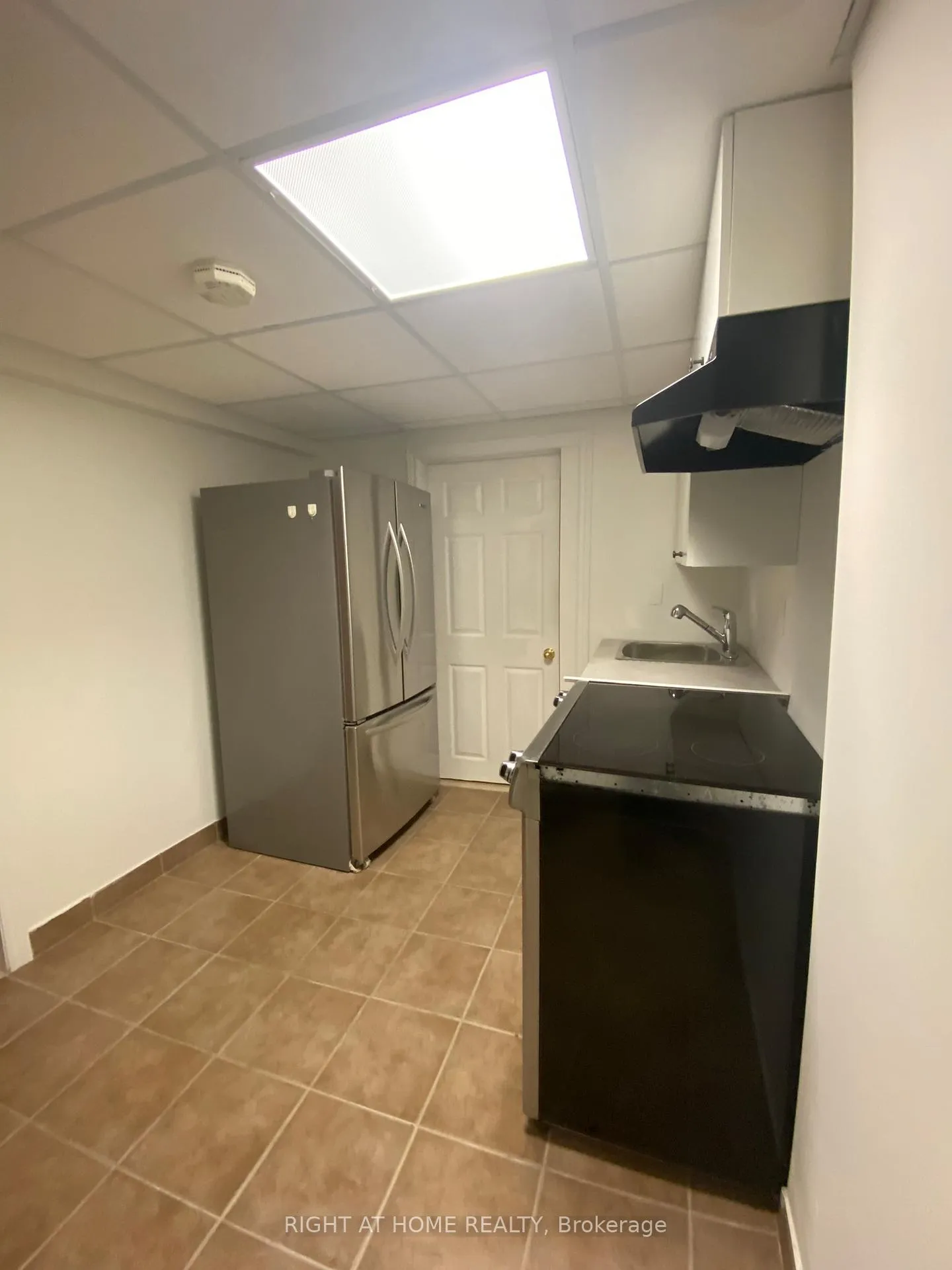 Photo 8 of Unit Basement, 290 Greenock Drive, Vaughan, Maple — HOMEH