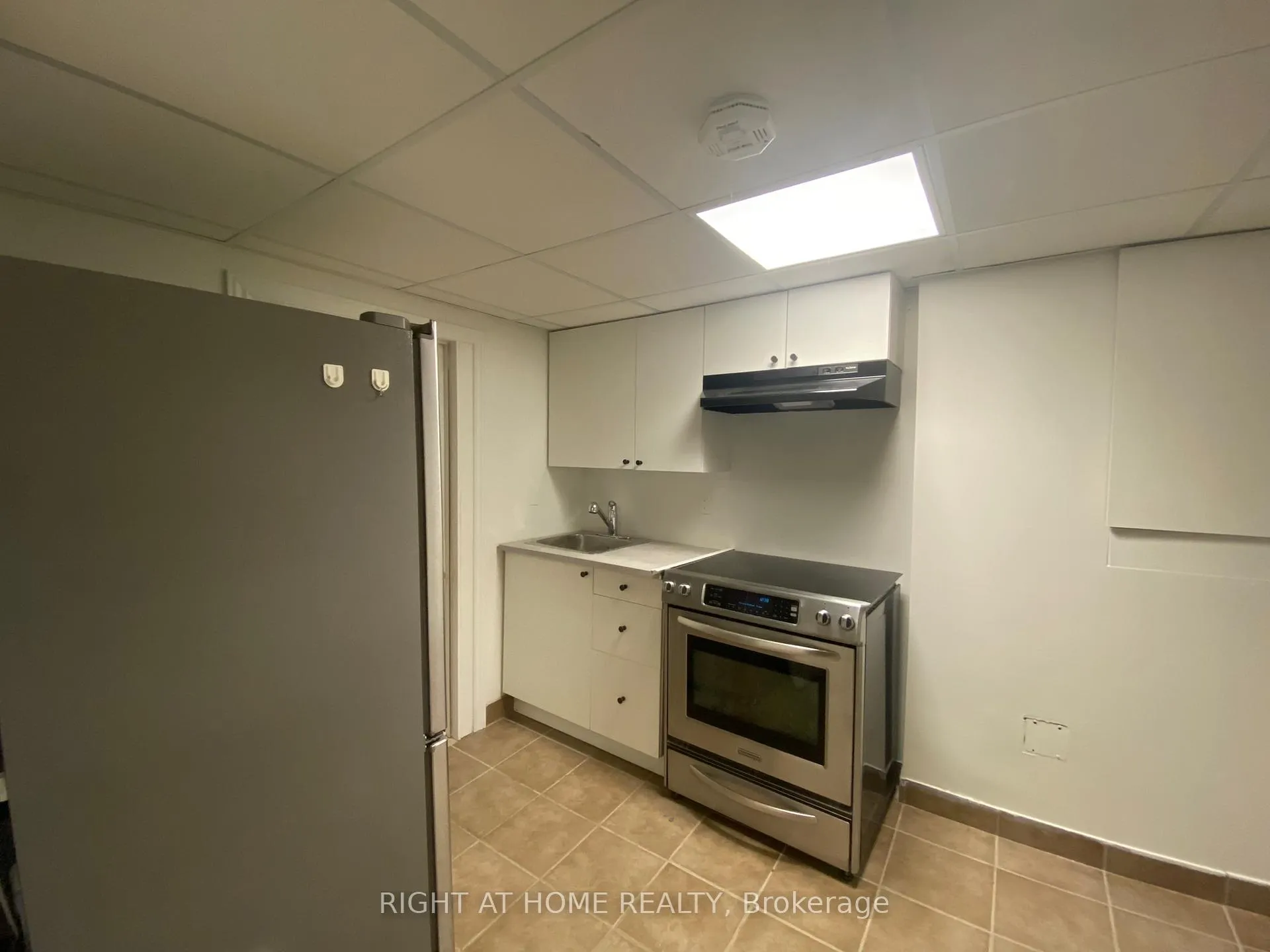 Photo 9 of Unit Basement, 290 Greenock Drive, Vaughan, Maple — HOMEH