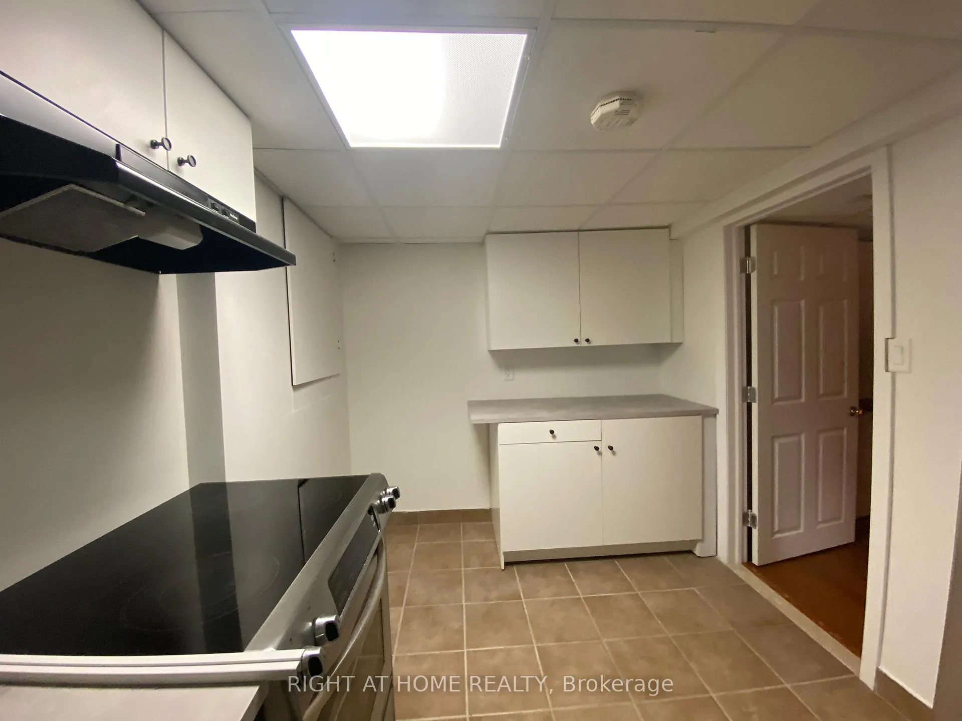 Photo 10 of Unit Basement, 290 Greenock Drive, Vaughan, Maple — HOMEH