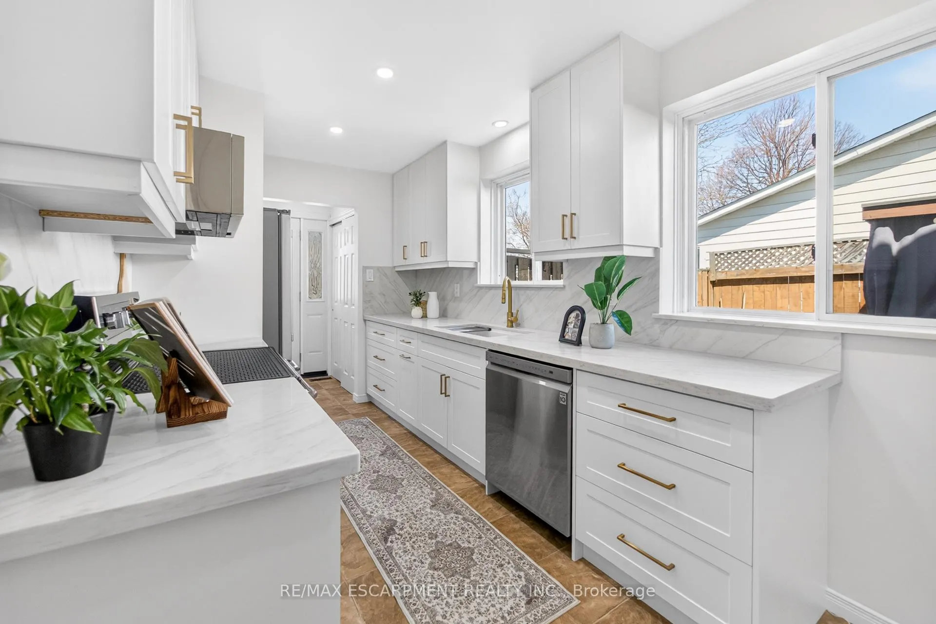 Photo 11 of 28 Golden Orchard Drive, Hamilton, Gourley — HOMEH