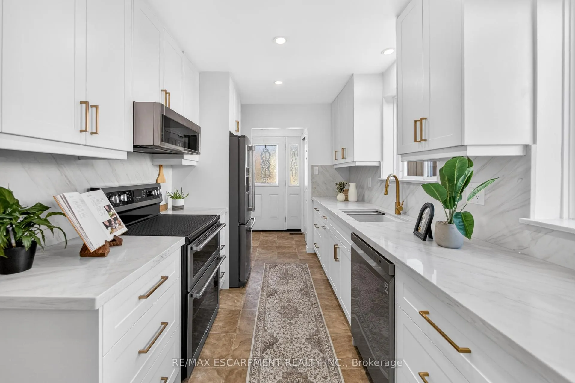 Photo 12 of 28 Golden Orchard Drive, Hamilton, Gourley — HOMEH