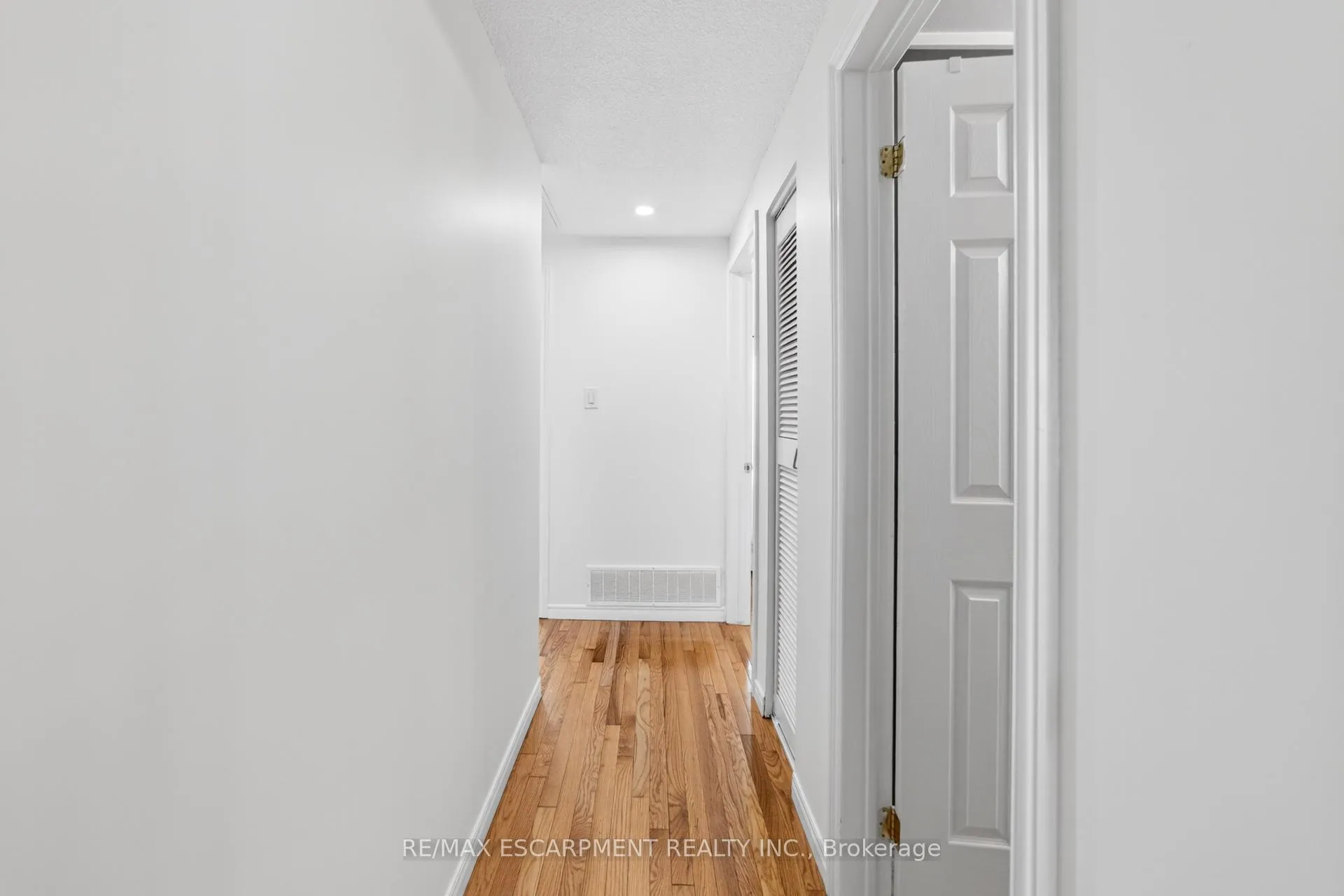 Photo 17 of 28 Golden Orchard Drive, Hamilton, Gourley — HOMEH