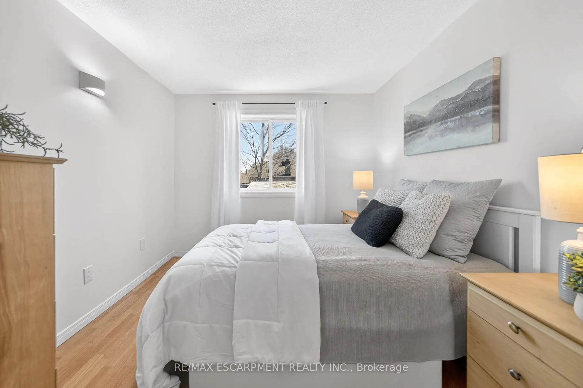Photo 19 of 28 Golden Orchard Drive, Hamilton, Gourley — HOMEH