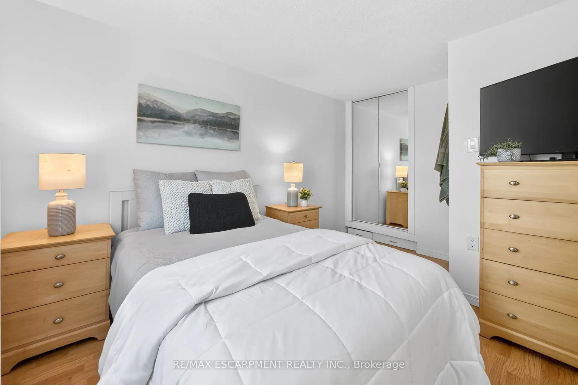 Photo 20 of 28 Golden Orchard Drive, Hamilton, Gourley — HOMEH