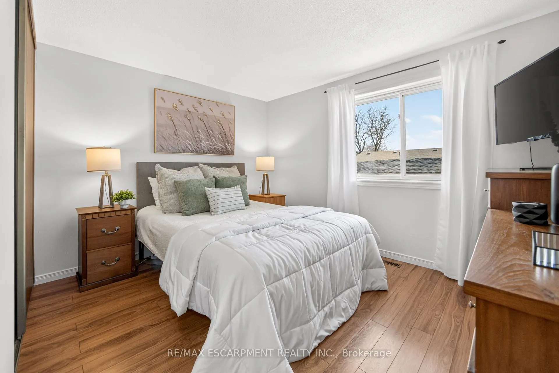 Photo 21 of 28 Golden Orchard Drive, Hamilton, Gourley — HOMEH