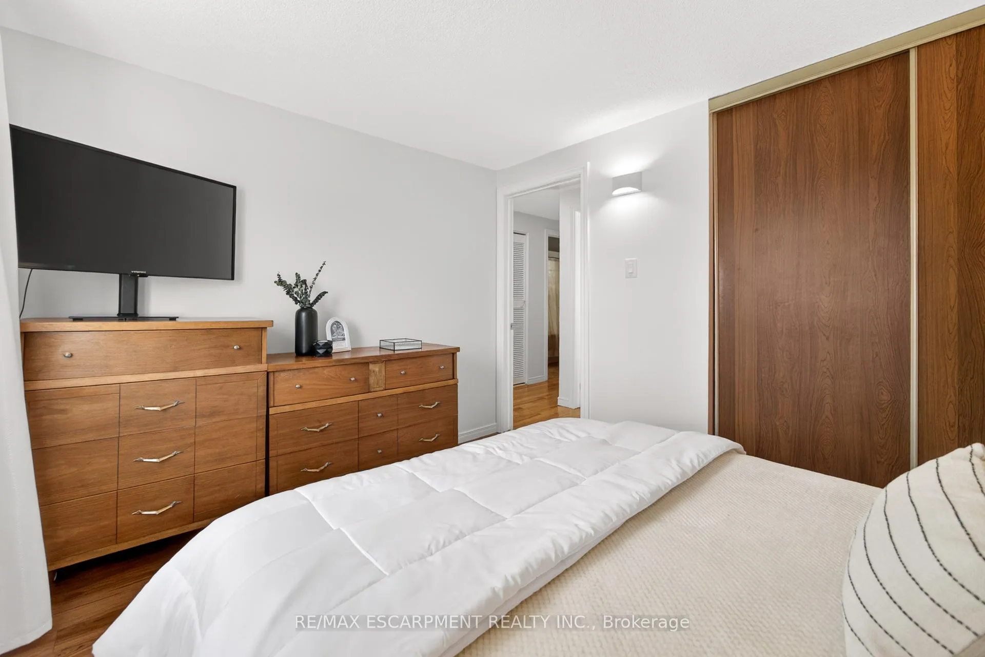 Photo 22 of 28 Golden Orchard Drive, Hamilton, Gourley — HOMEH