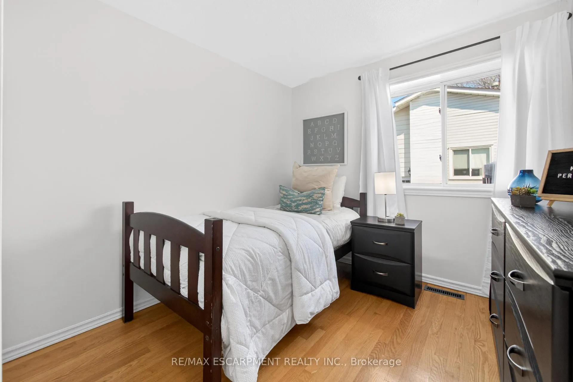 Photo 23 of 28 Golden Orchard Drive, Hamilton, Gourley — HOMEH