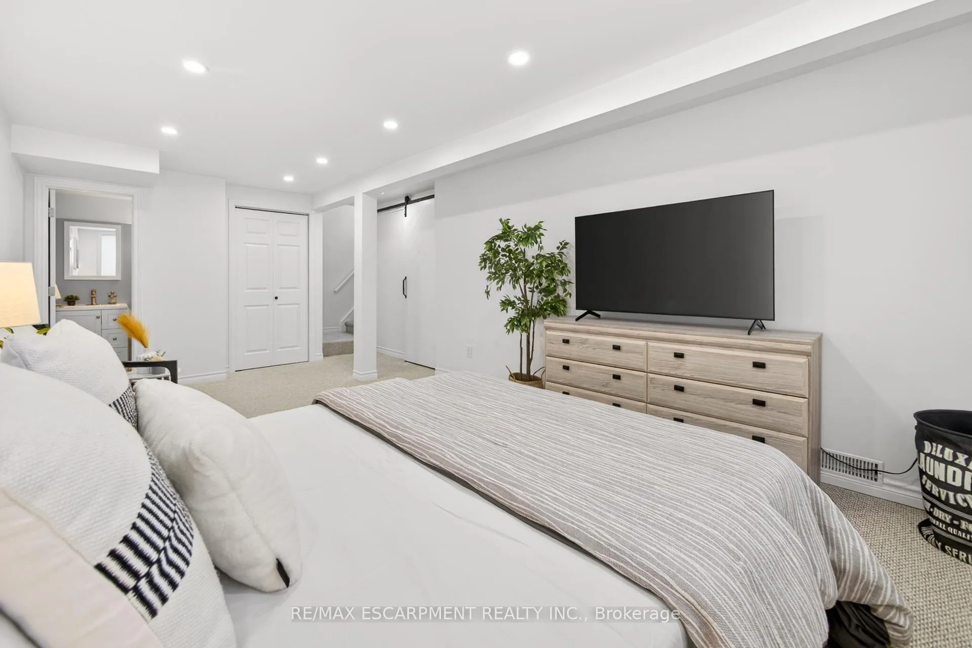 Photo 29 of 28 Golden Orchard Drive, Hamilton, Gourley — HOMEH