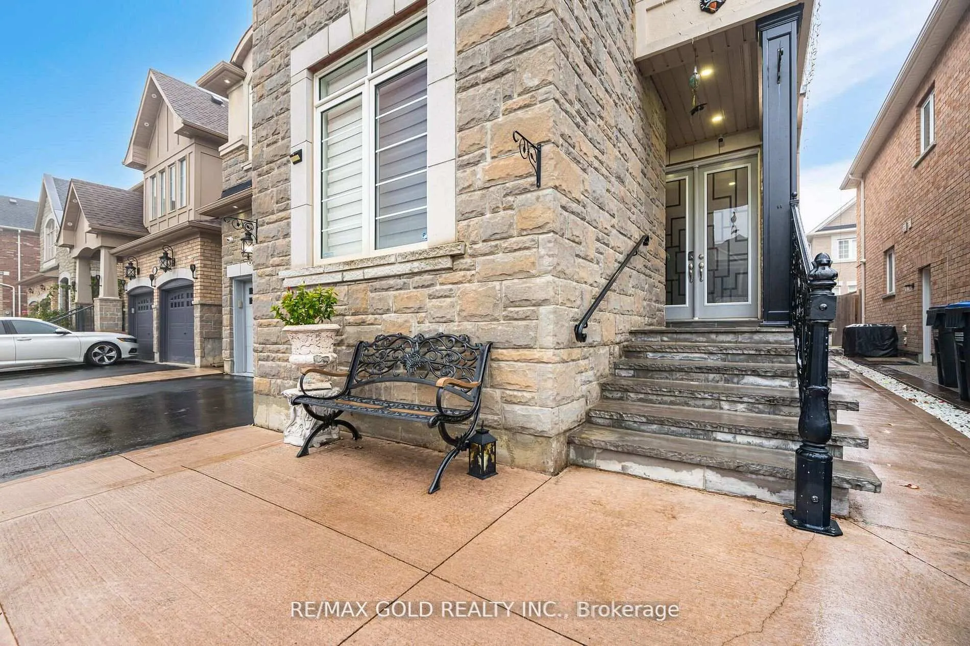 Photo 3 of 30 Fulmer Road, Brampton, Northwest Brampton — HOMEH