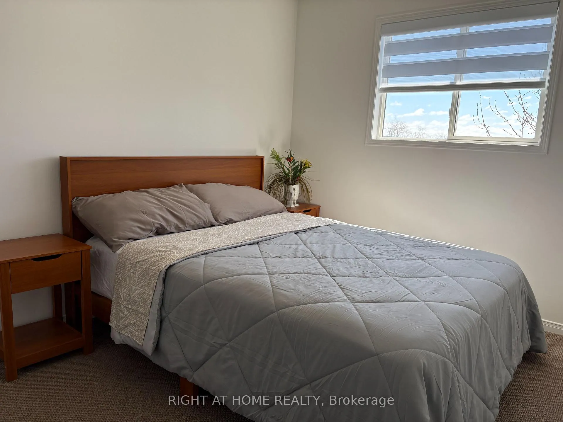 Photo 9 of 13 Golds Crescent, Barrie, Holly — HOMEH