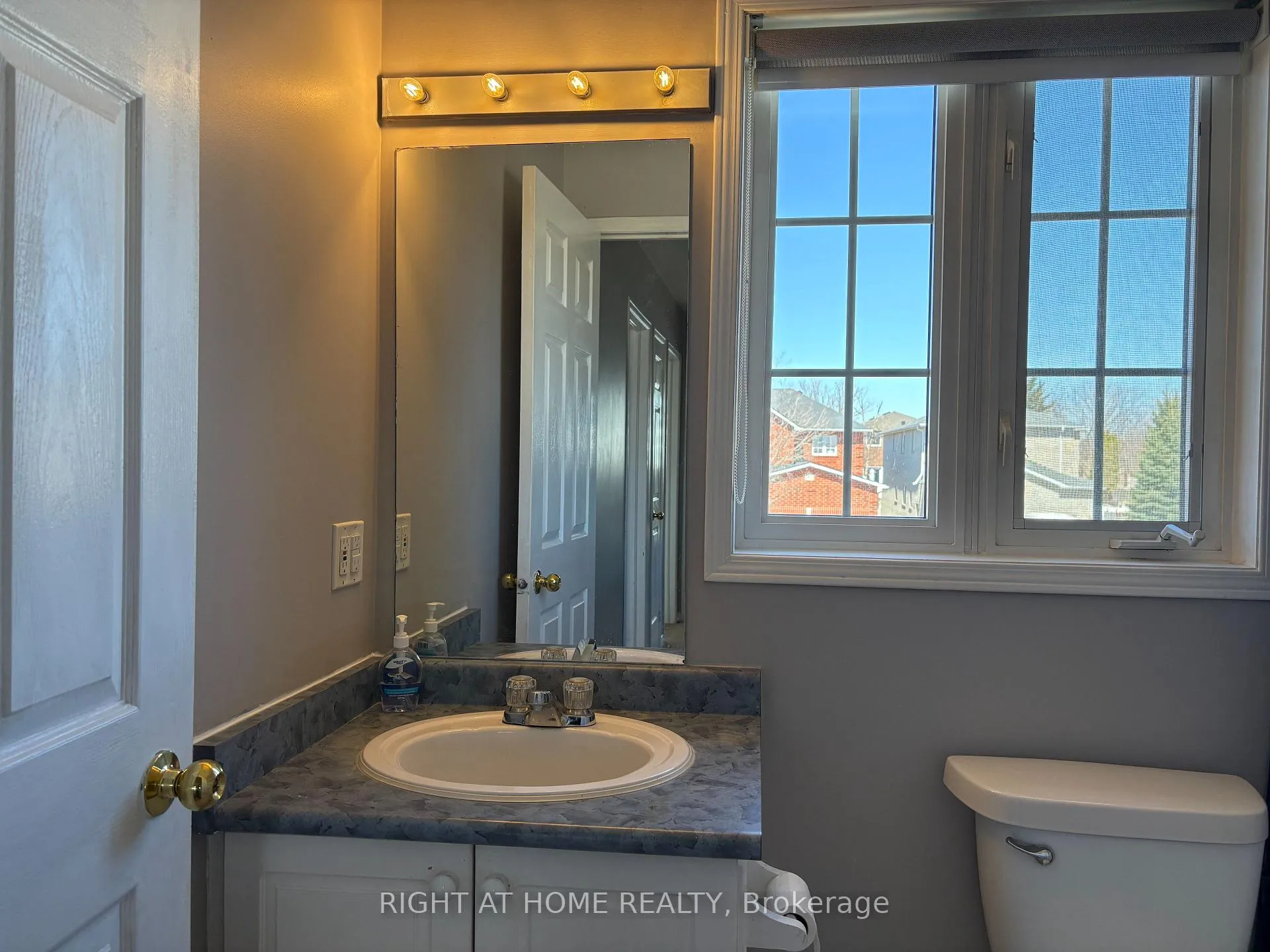 Photo 11 of 13 Golds Crescent, Barrie, Holly — HOMEH